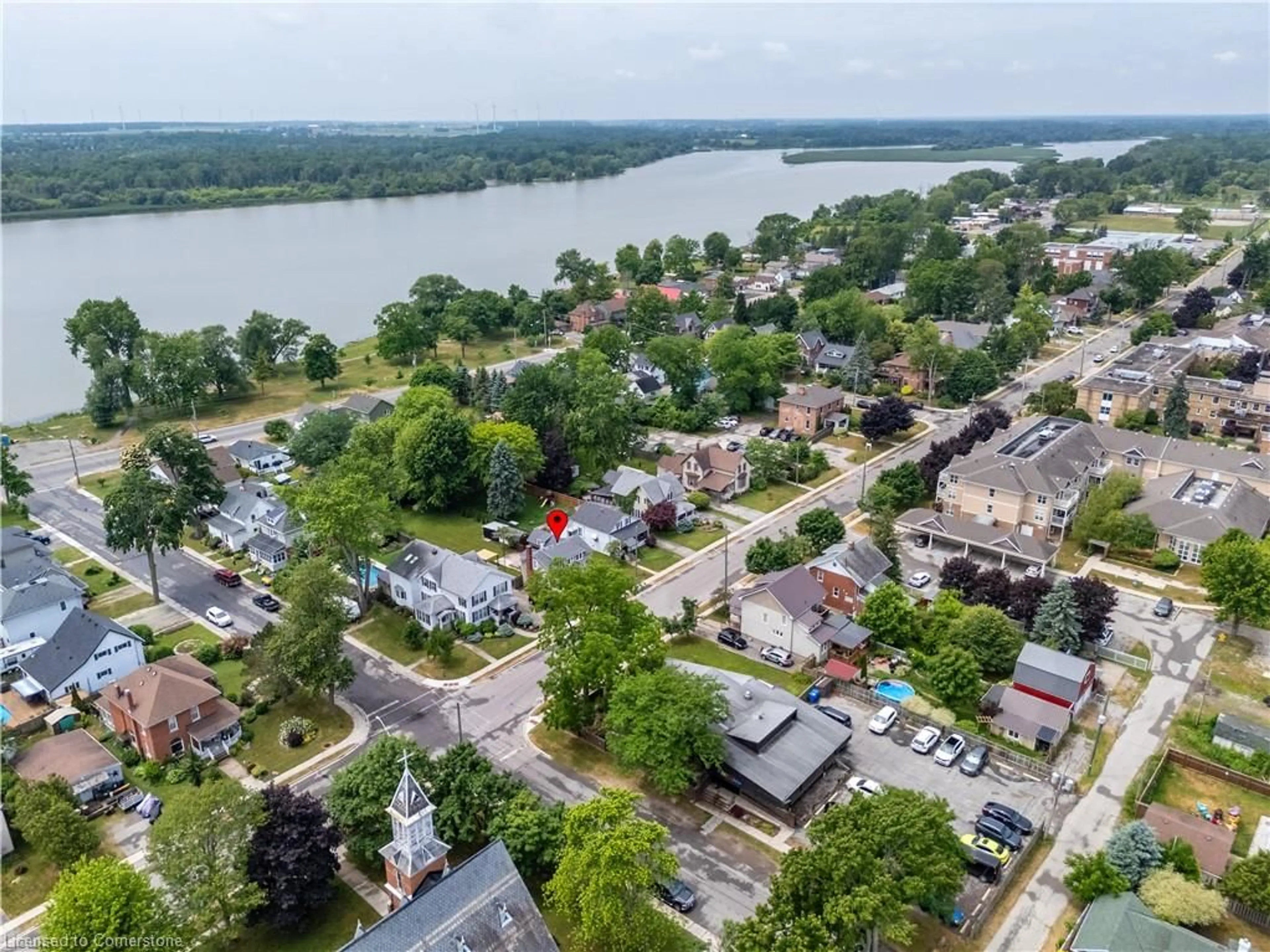 A pic from outside/outdoor area/front of a property/back of a property/a pic from drone, water/lake/river/ocean view for 308 Lock St, Dunnville Ontario N1A 1V5