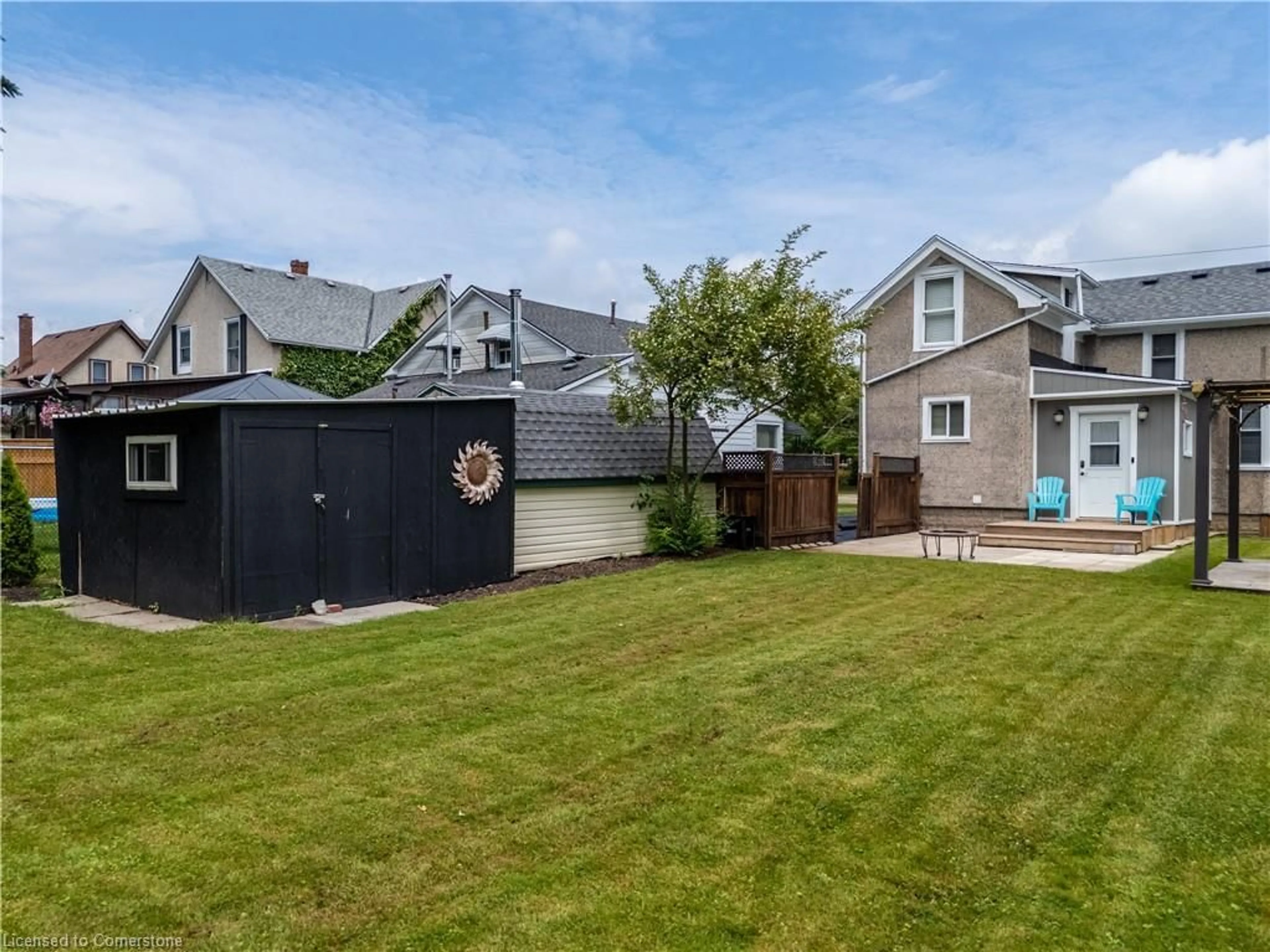A pic from outside/outdoor area/front of a property/back of a property/a pic from drone, street for 308 Lock St, Dunnville Ontario N1A 1V5