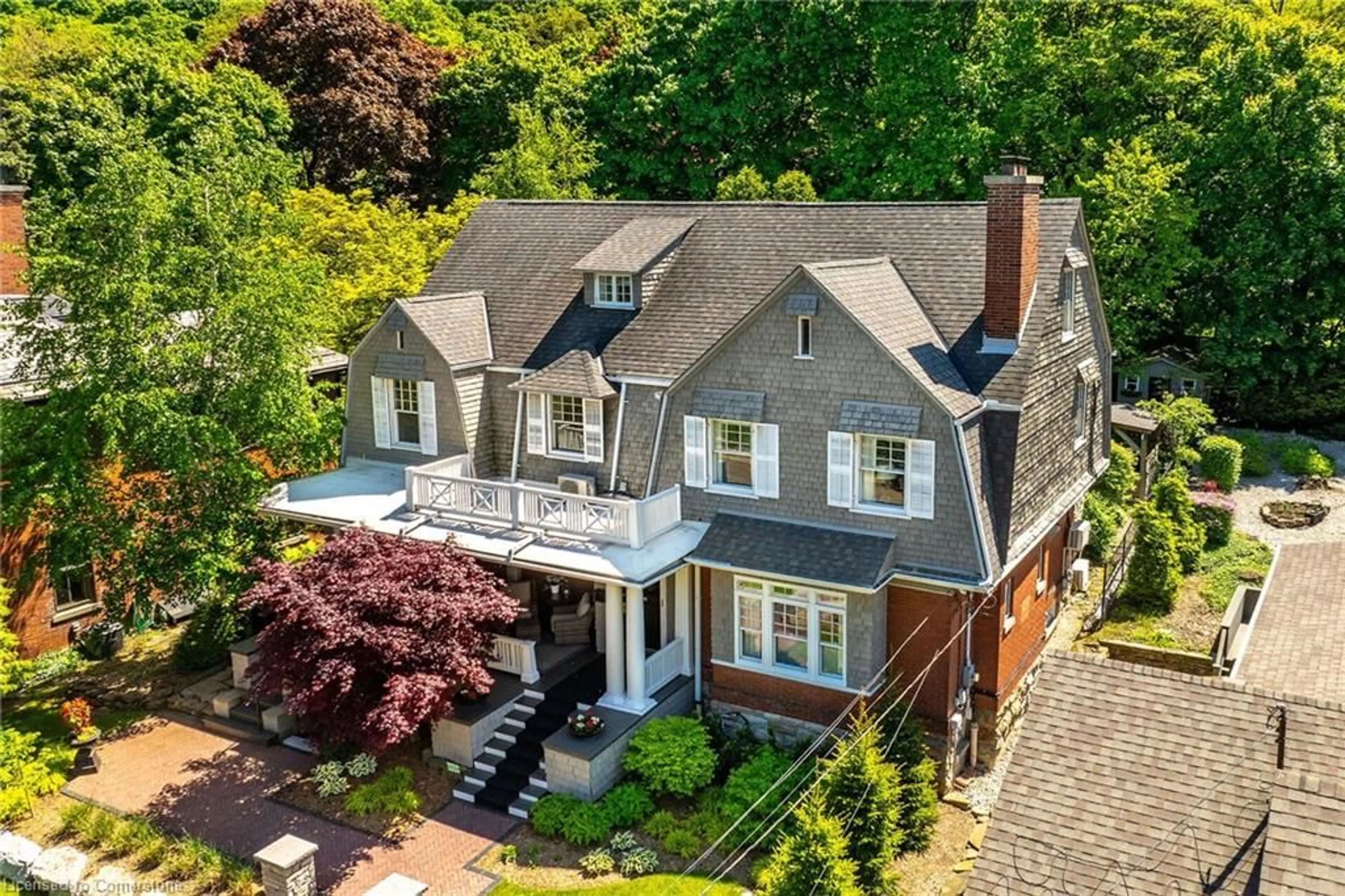 A pic from outside/outdoor area/front of a property/back of a property/a pic from drone, street for 53 Glenfern Ave, Hamilton Ontario L8P 2T6