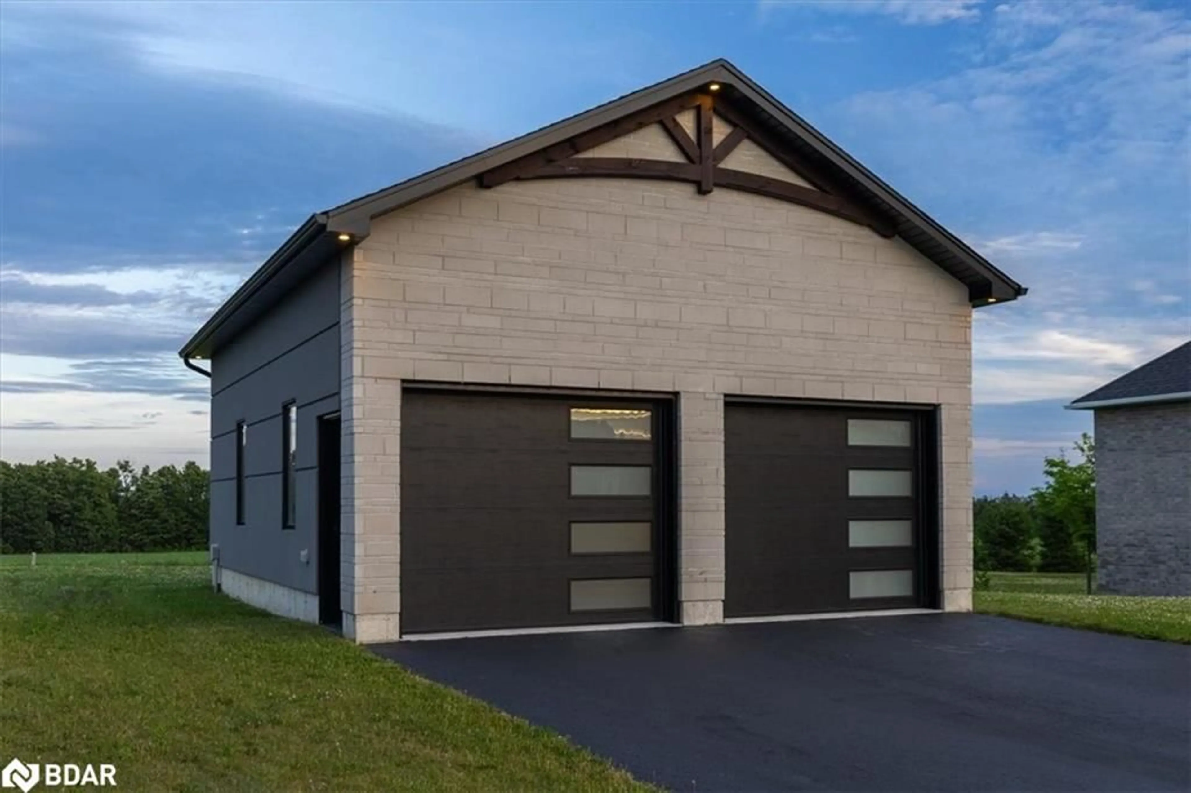 Indoor garage for 1 Best Court, Oro-Medonte Ontario L0L 2L0