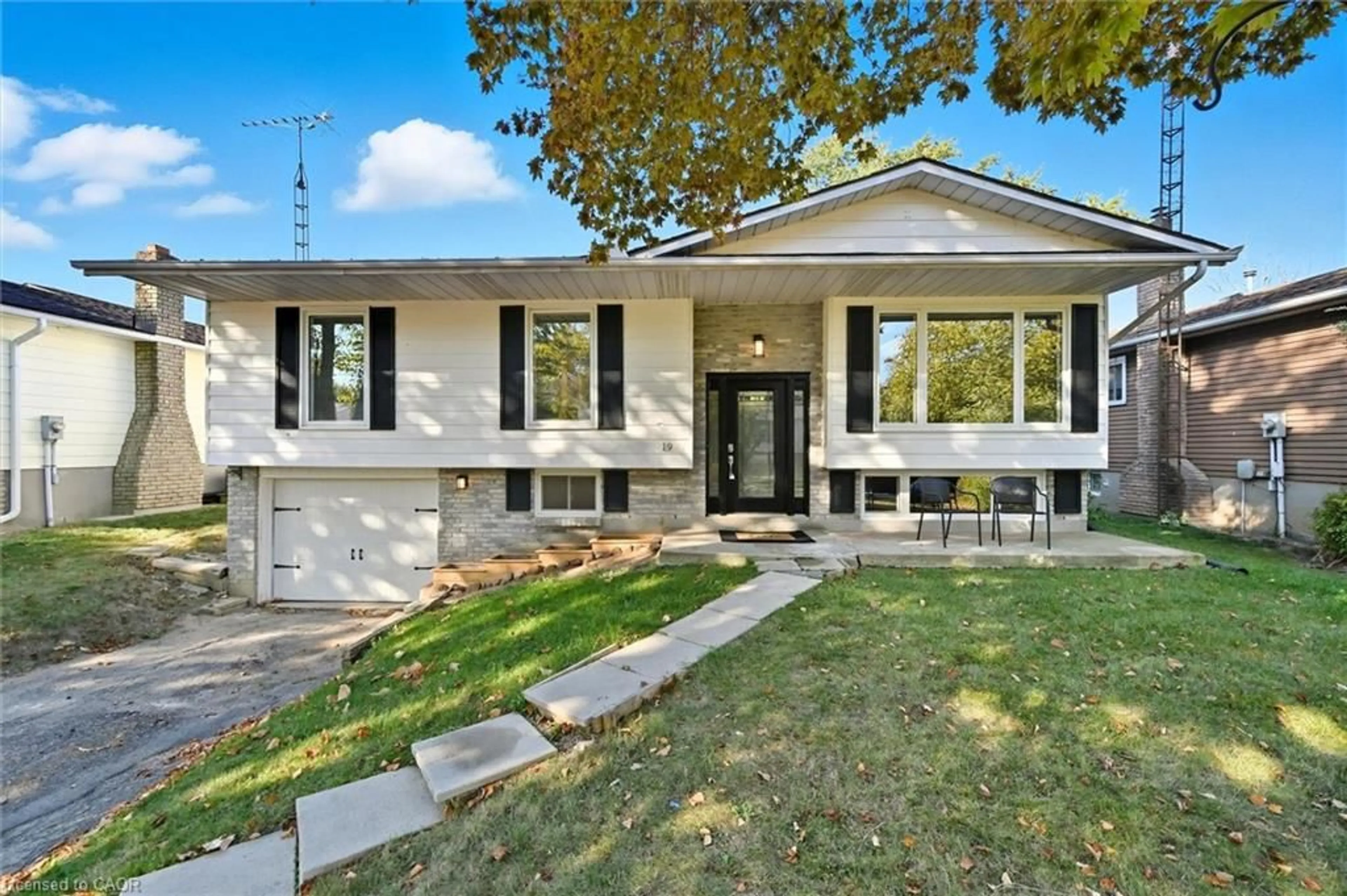 Home with vinyl exterior material, street for 19 Aaron Dr, Port Dover Ontario N0A 1N4
