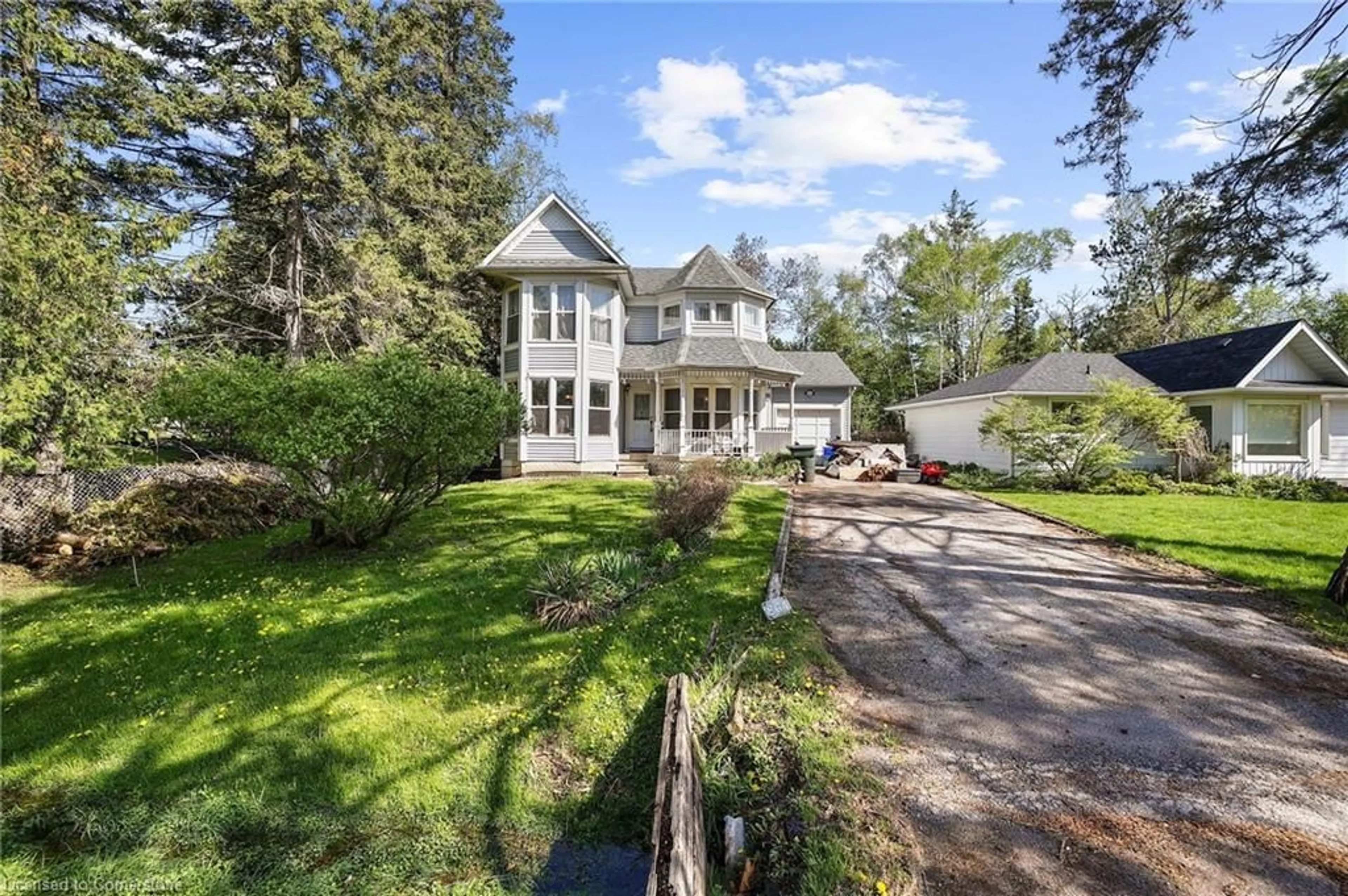 A pic from outside/outdoor area/front of a property/back of a property/a pic from drone, unknown for 864 Lebanon Dr, Innisfil Ontario L9S 2C4