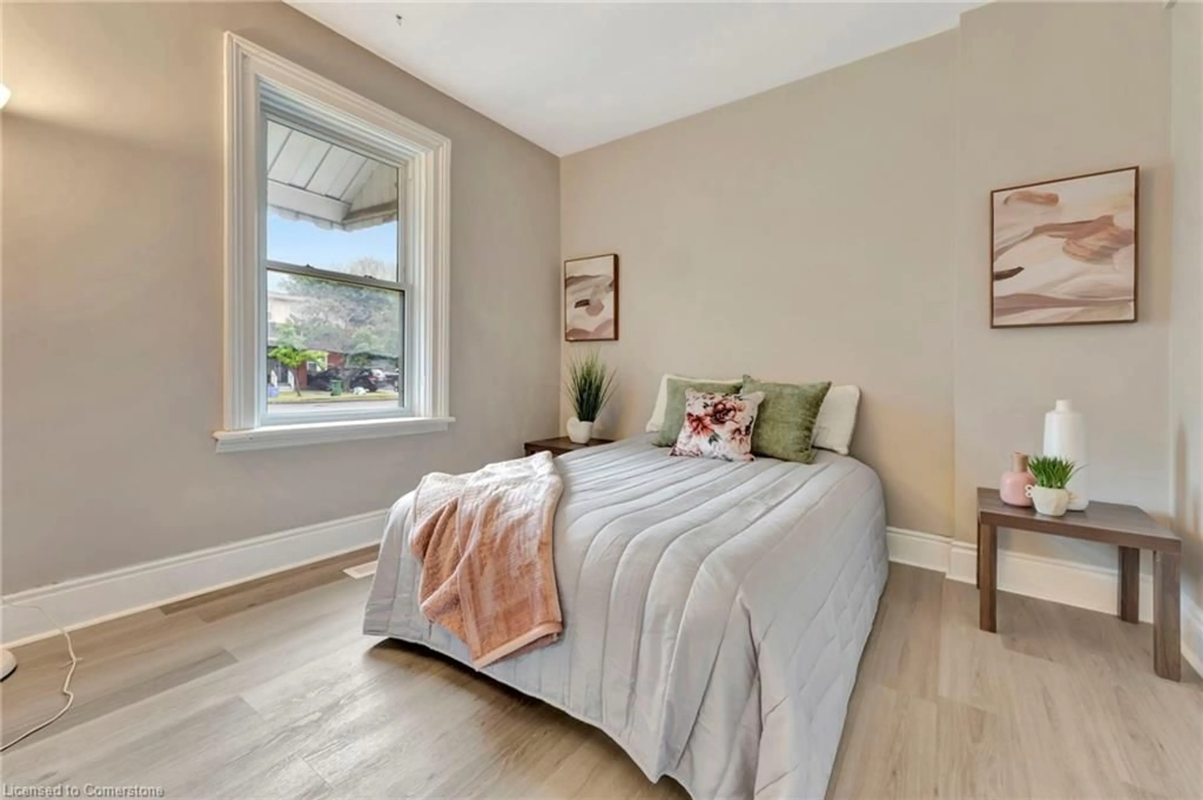 Bedroom with bed, wood/laminate floor for 462 Upper Wellington St, Hamilton Ontario L9A 3P4