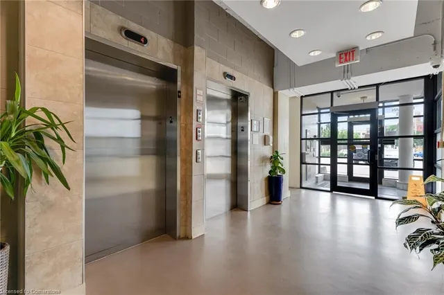 Additional property image - 410 King St Unit 413