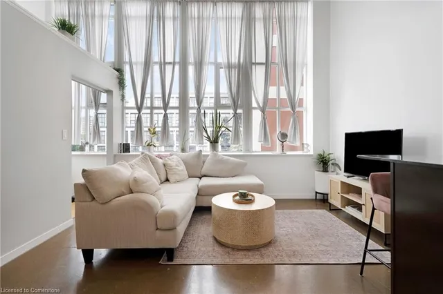 Additional property image - 410 King St Unit 413