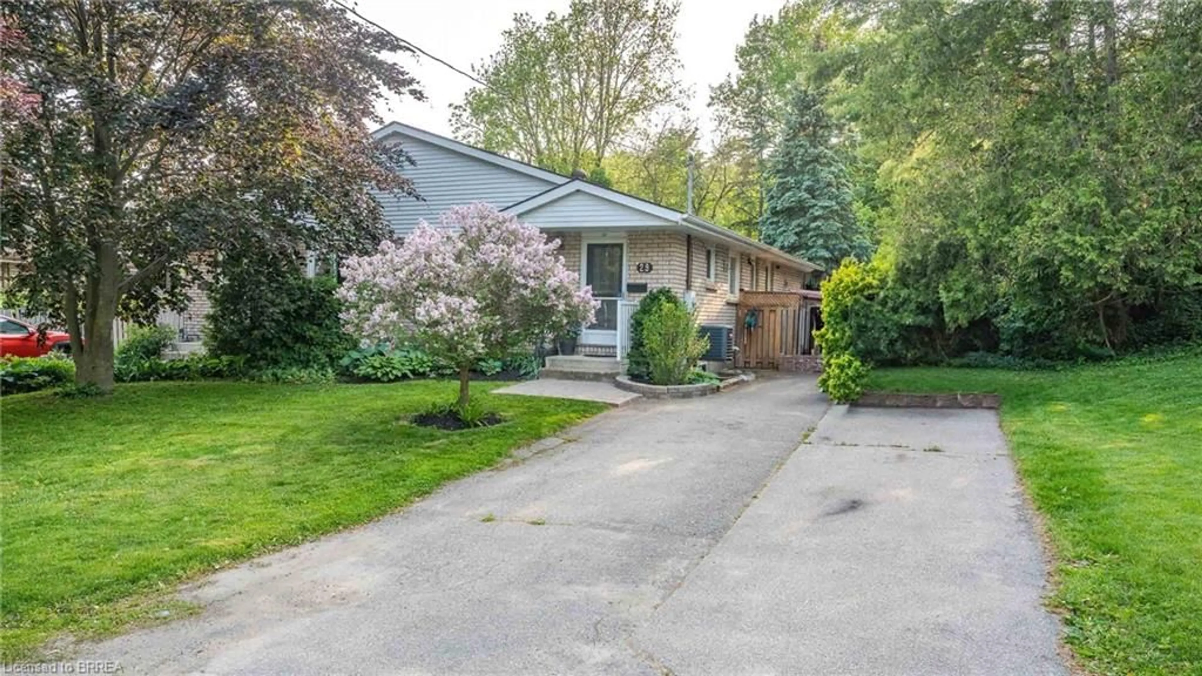 Patio, street for 29 Amelia St, Paris Ontario N3L 1Z4