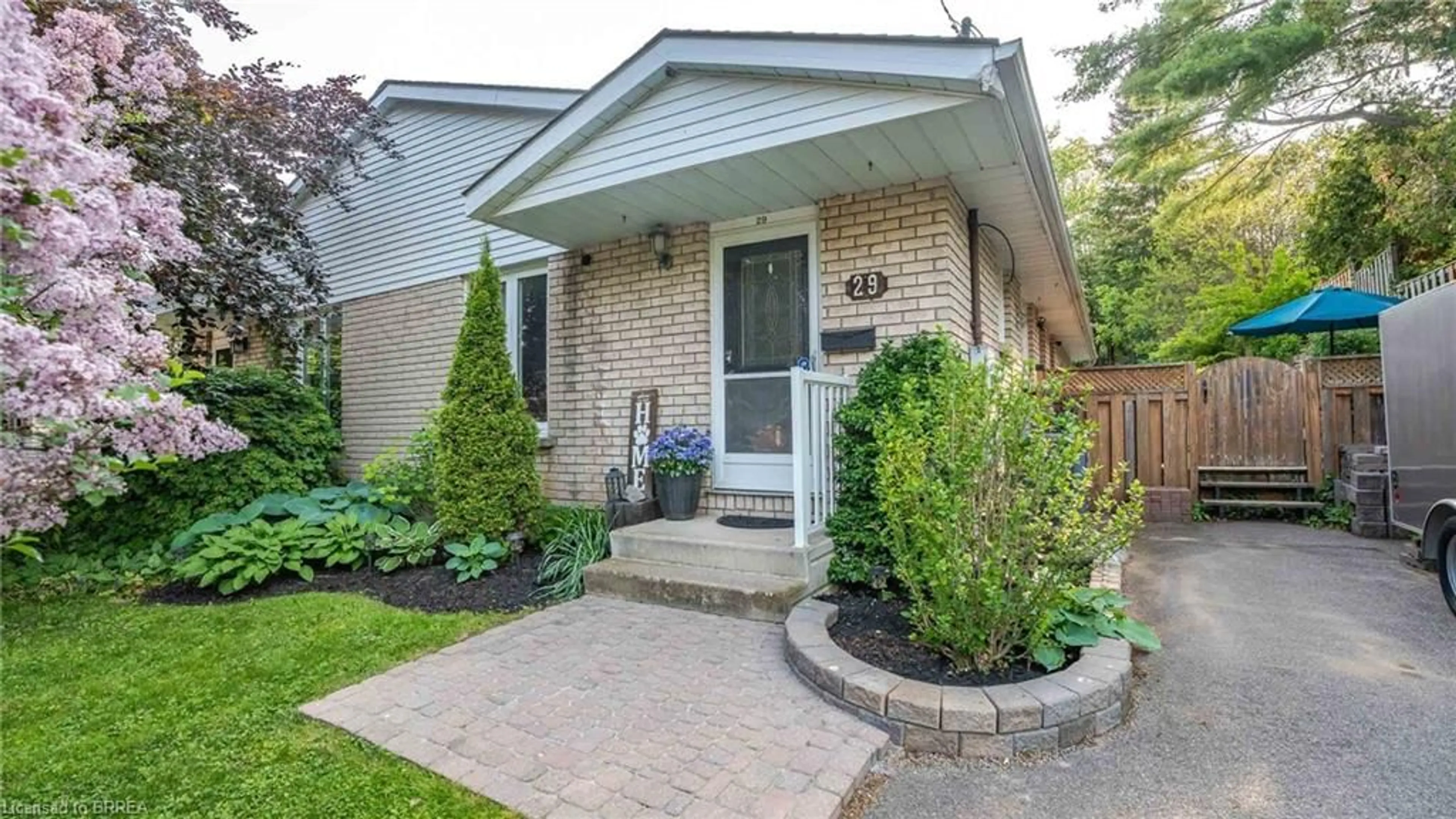 Home with brick exterior material, street for 29 Amelia St, Paris Ontario N3L 1Z4