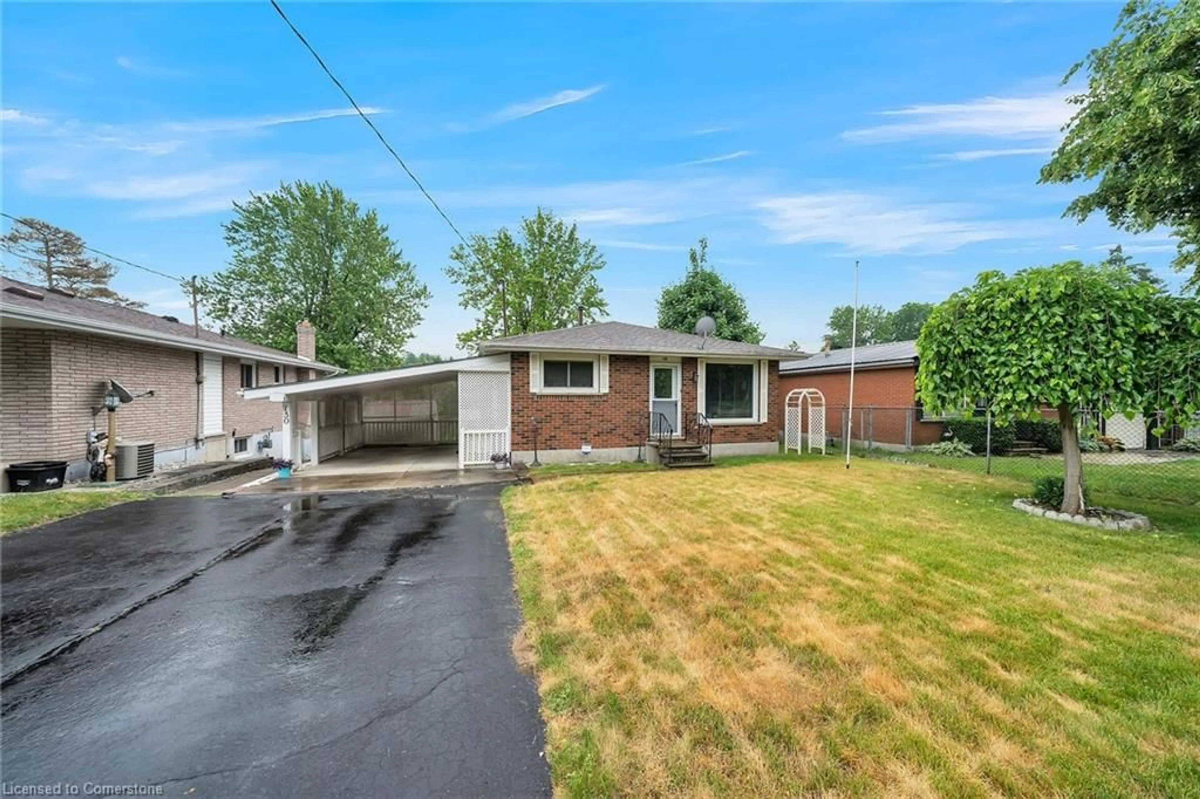 A pic from outside/outdoor area/front of a property/back of a property/a pic from drone, street for 150 Victoria St, Simcoe Ontario N3Y 1L8