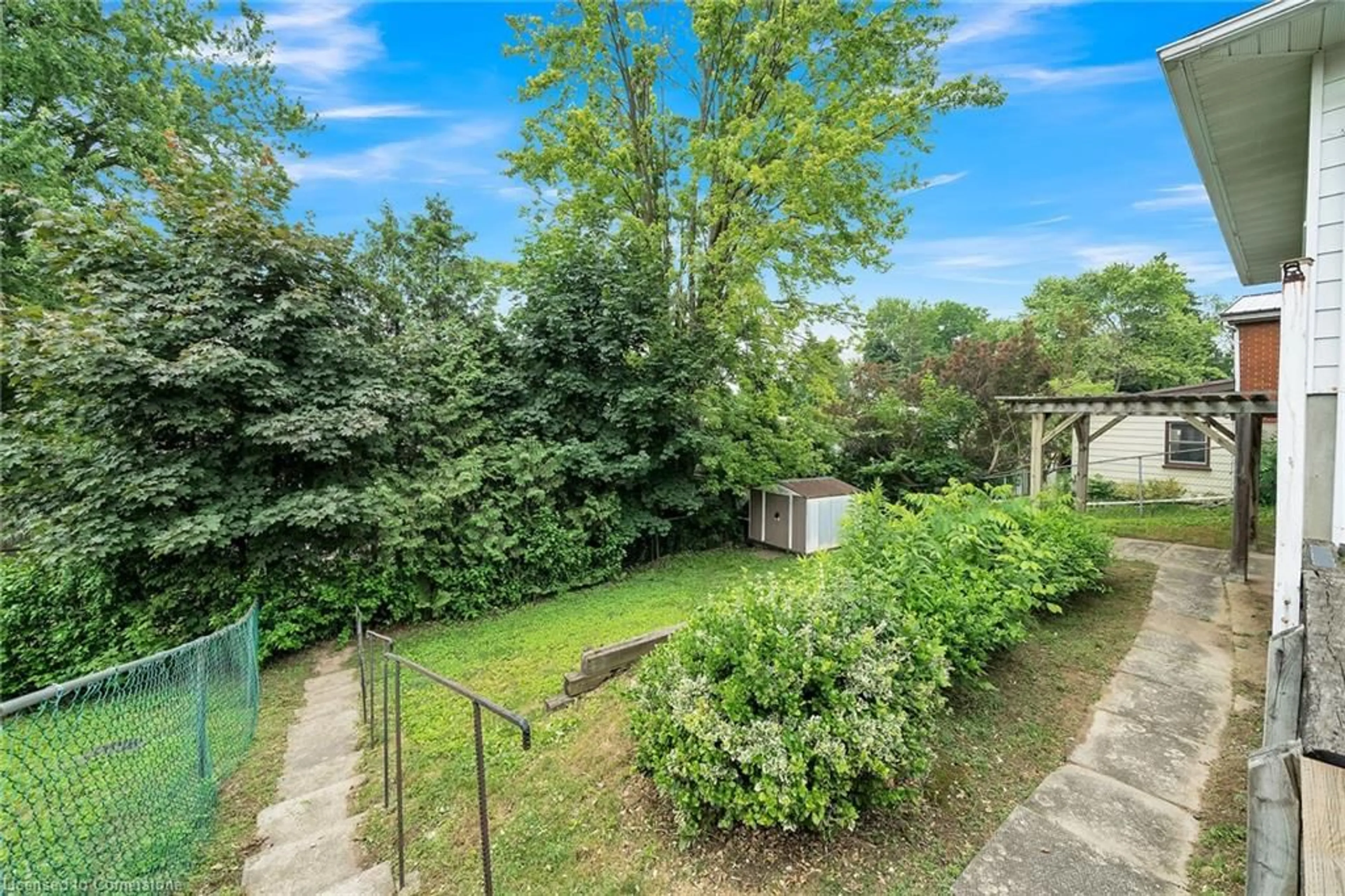 A pic from outside/outdoor area/front of a property/back of a property/a pic from drone, forest/trees view for 150 Victoria St, Simcoe Ontario N3Y 1L8