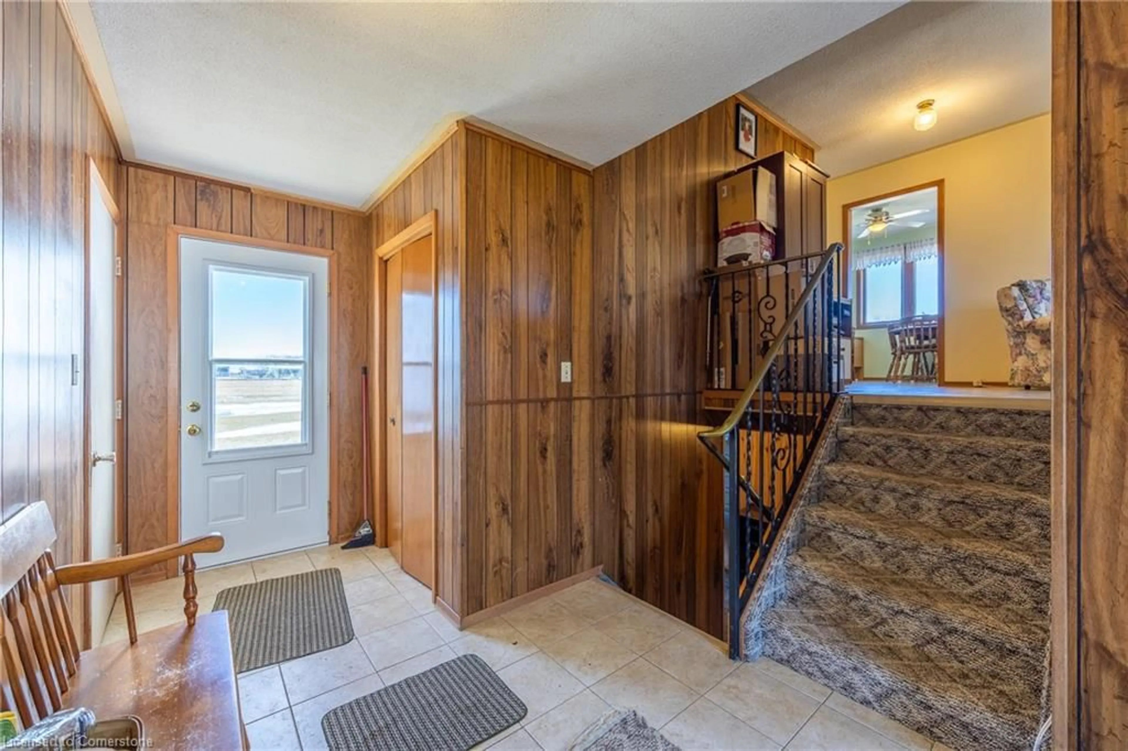 Indoor entryway for 1805 County Line 74, Waterford Ontario N0E 1Y0