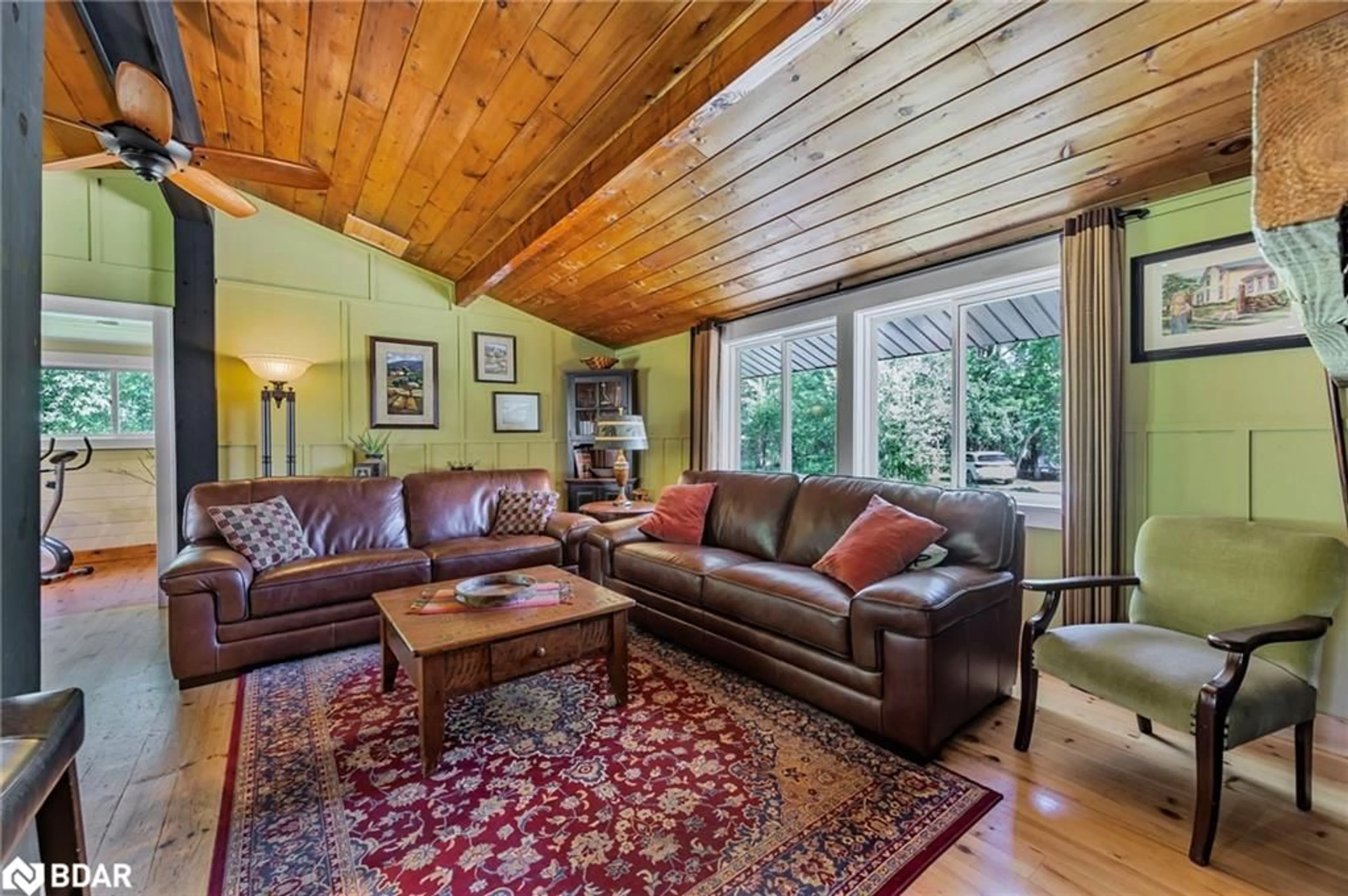 Living room with furniture, unknown for 1559 118 Hwy, Bracebridge Ontario P1L 1X1