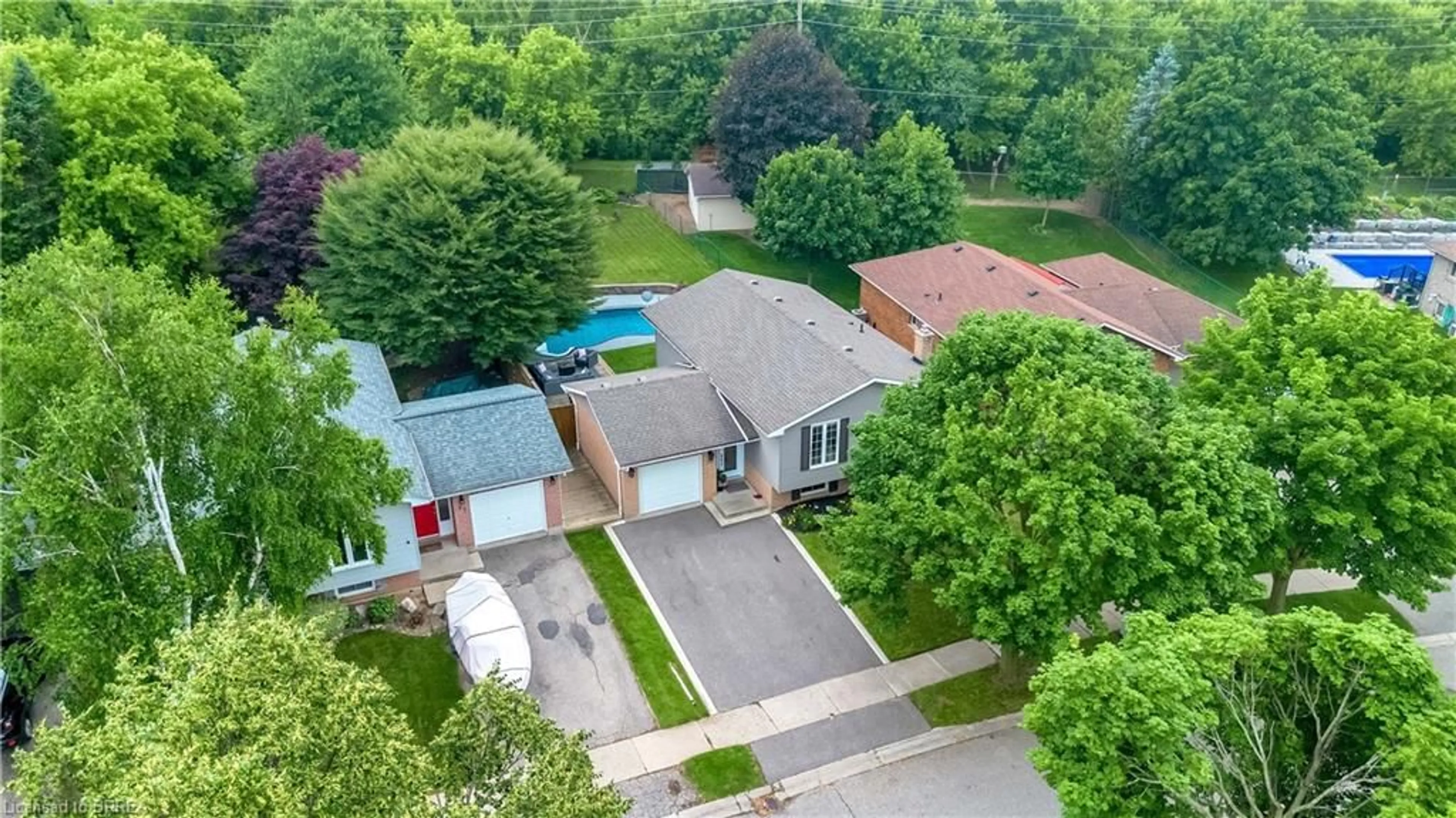 A pic from outside/outdoor area/front of a property/back of a property/a pic from drone, street for 75 Myrtleville Dr, Brantford Ontario N3V 1C3