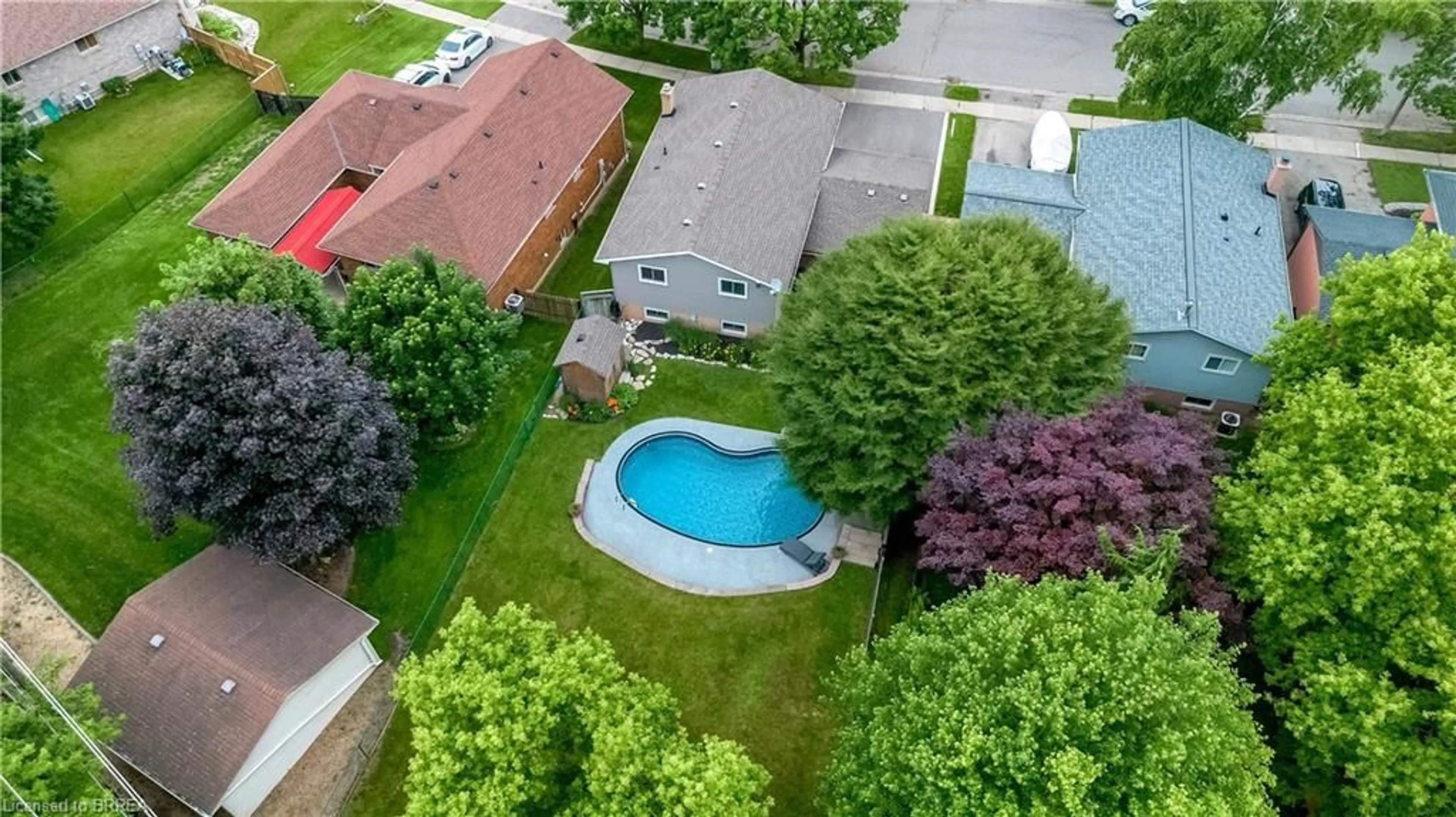 A pic from outside/outdoor area/front of a property/back of a property/a pic from drone, street for 75 Myrtleville Dr, Brantford Ontario N3V 1C3