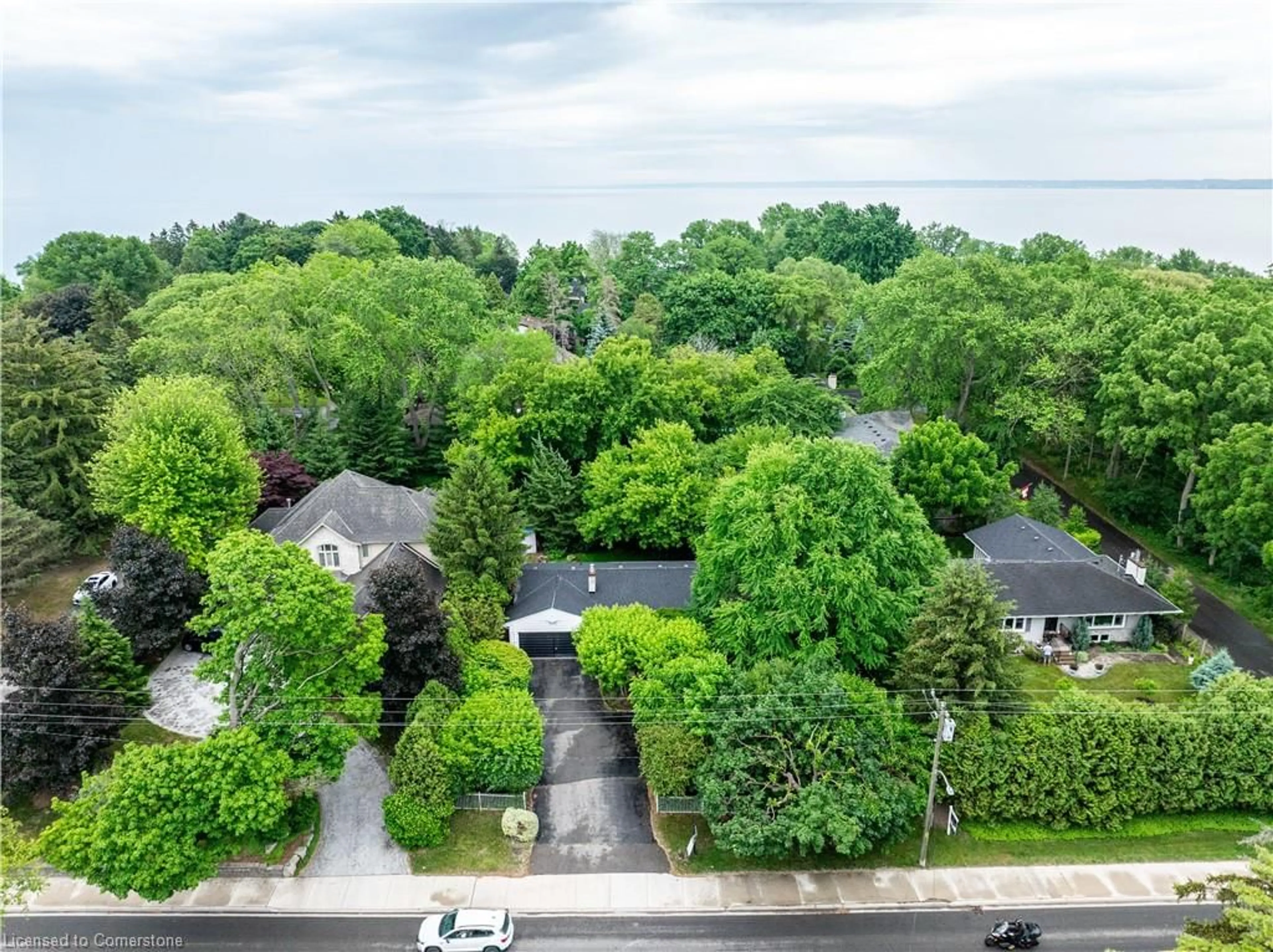 A pic from outside/outdoor area/front of a property/back of a property/a pic from drone, unknown for 4312 Lakeshore Rd, Burlington Ontario L7L 1A8
