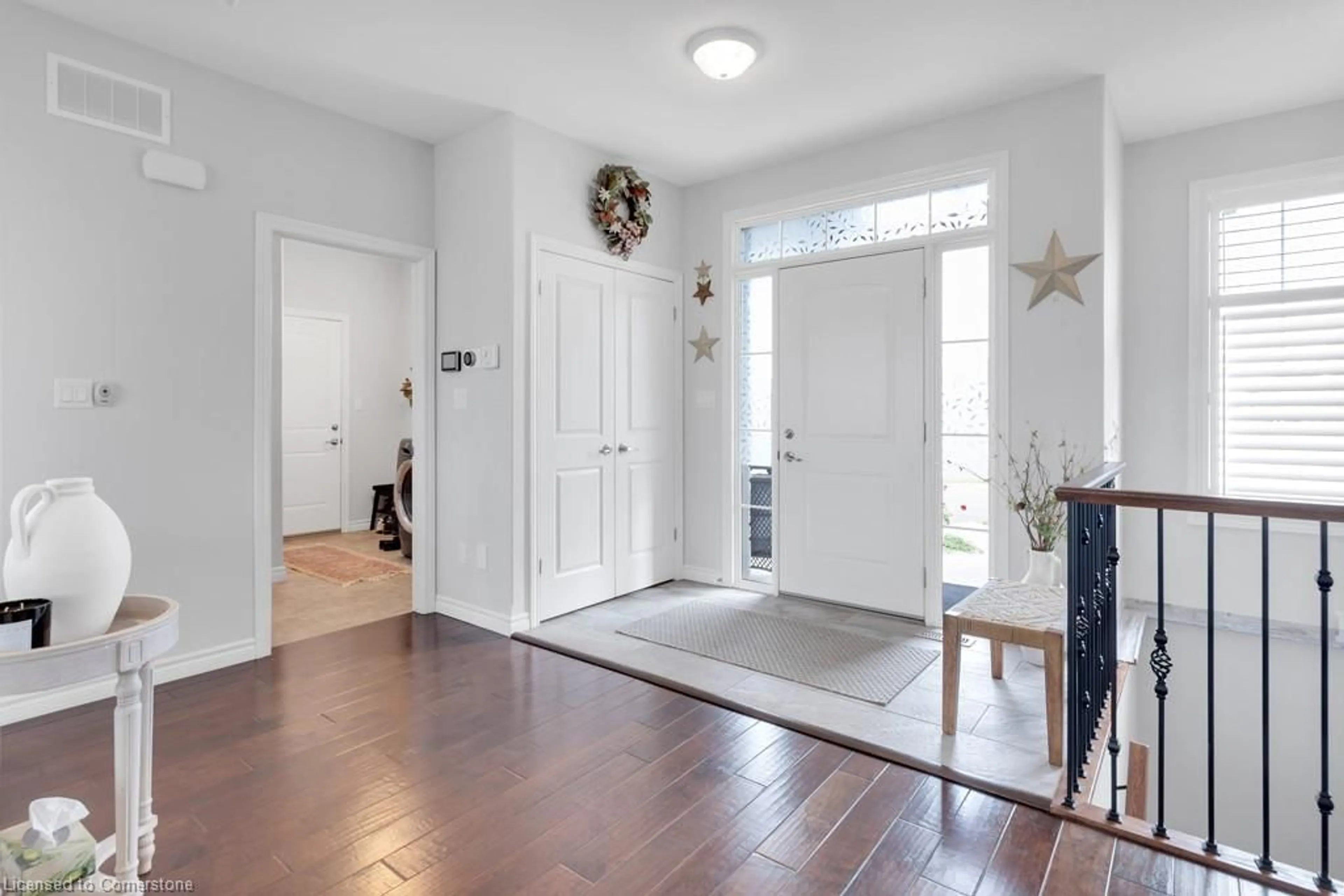 Indoor entryway for 6 Macneil Crt, Brantford Ontario N3S 0G3
