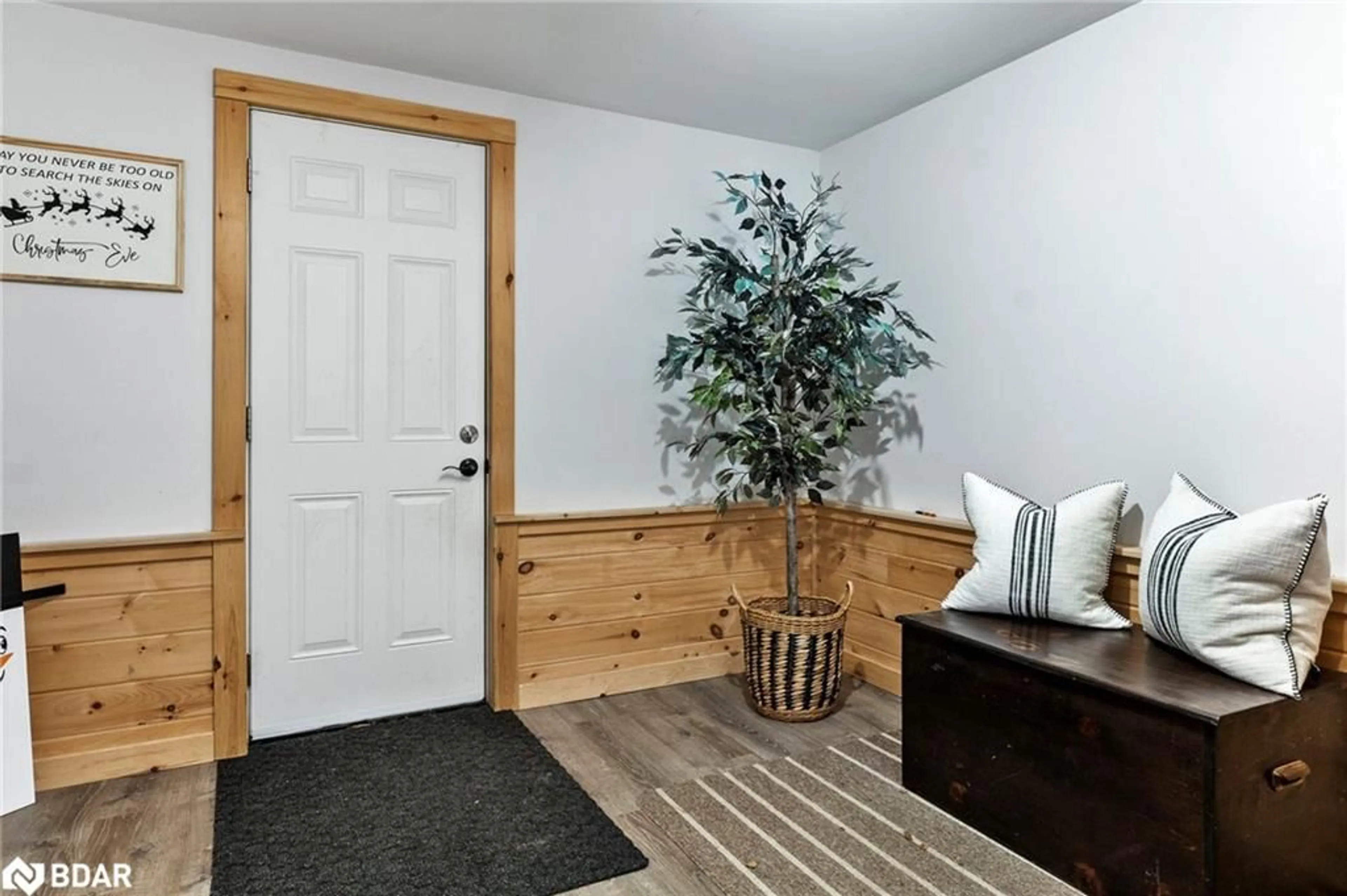 Indoor entryway for 58 River St, Apsley Ontario K0L 1A0