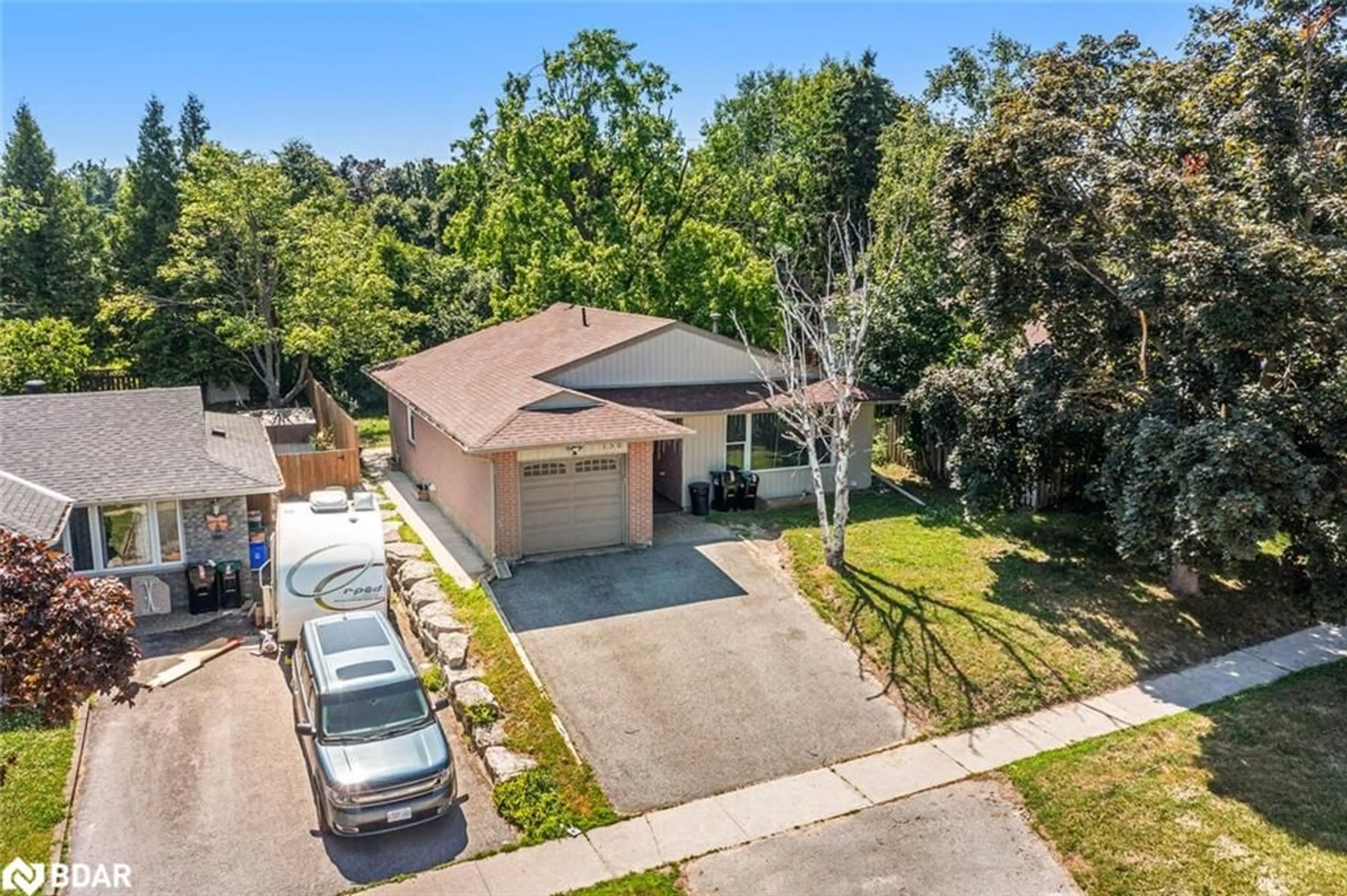 A pic from outside/outdoor area/front of a property/back of a property/a pic from drone, street for 150 Daphne Cres, Barrie Ontario L4M 2Z1
