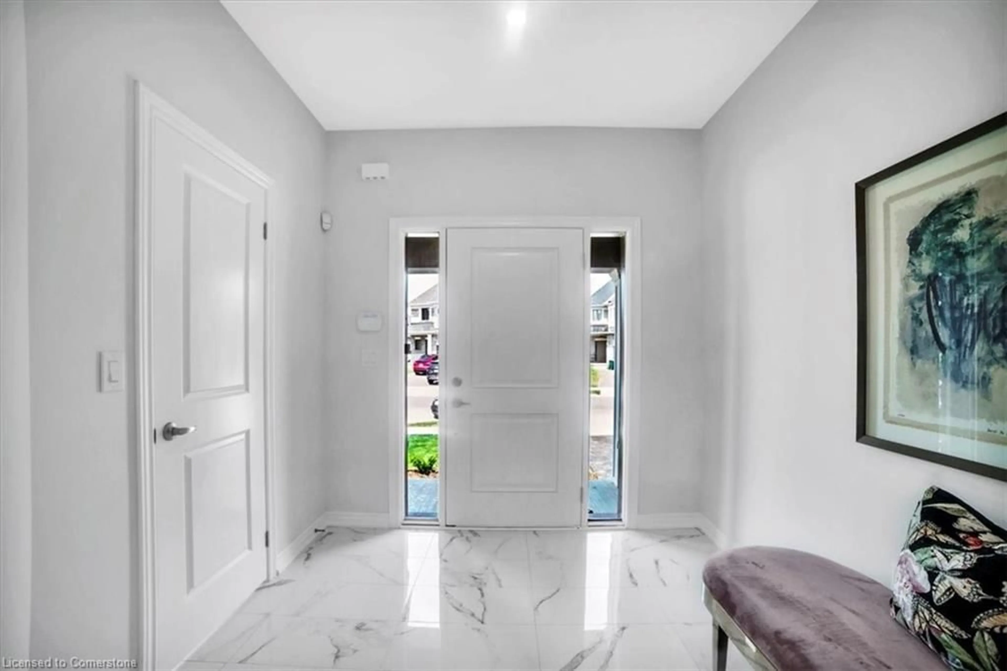 Indoor foyer for 91 Aquasanta Cres, Hamilton Ontario L9B 0J9