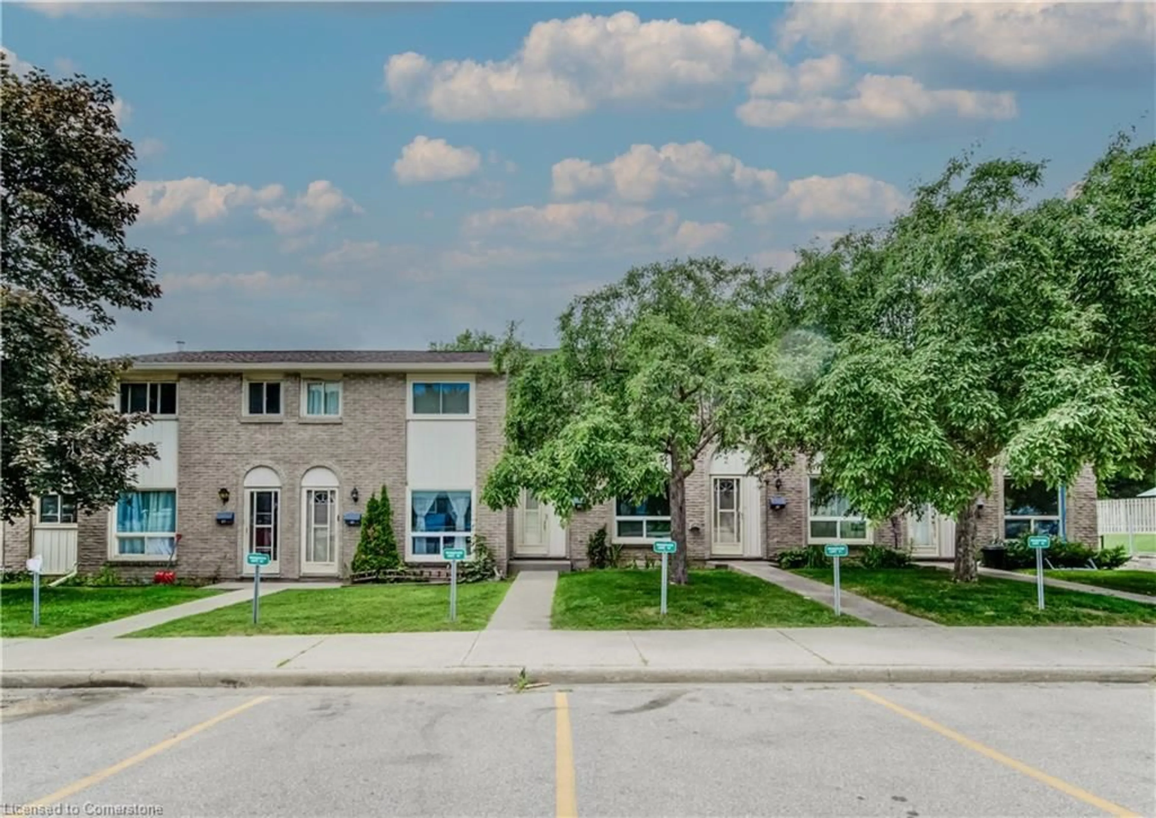 A pic from outside/outdoor area/front of a property/back of a property/a pic from drone, street for 165 Green Valley Dr #89, Kitchener Ontario N2P 1K3