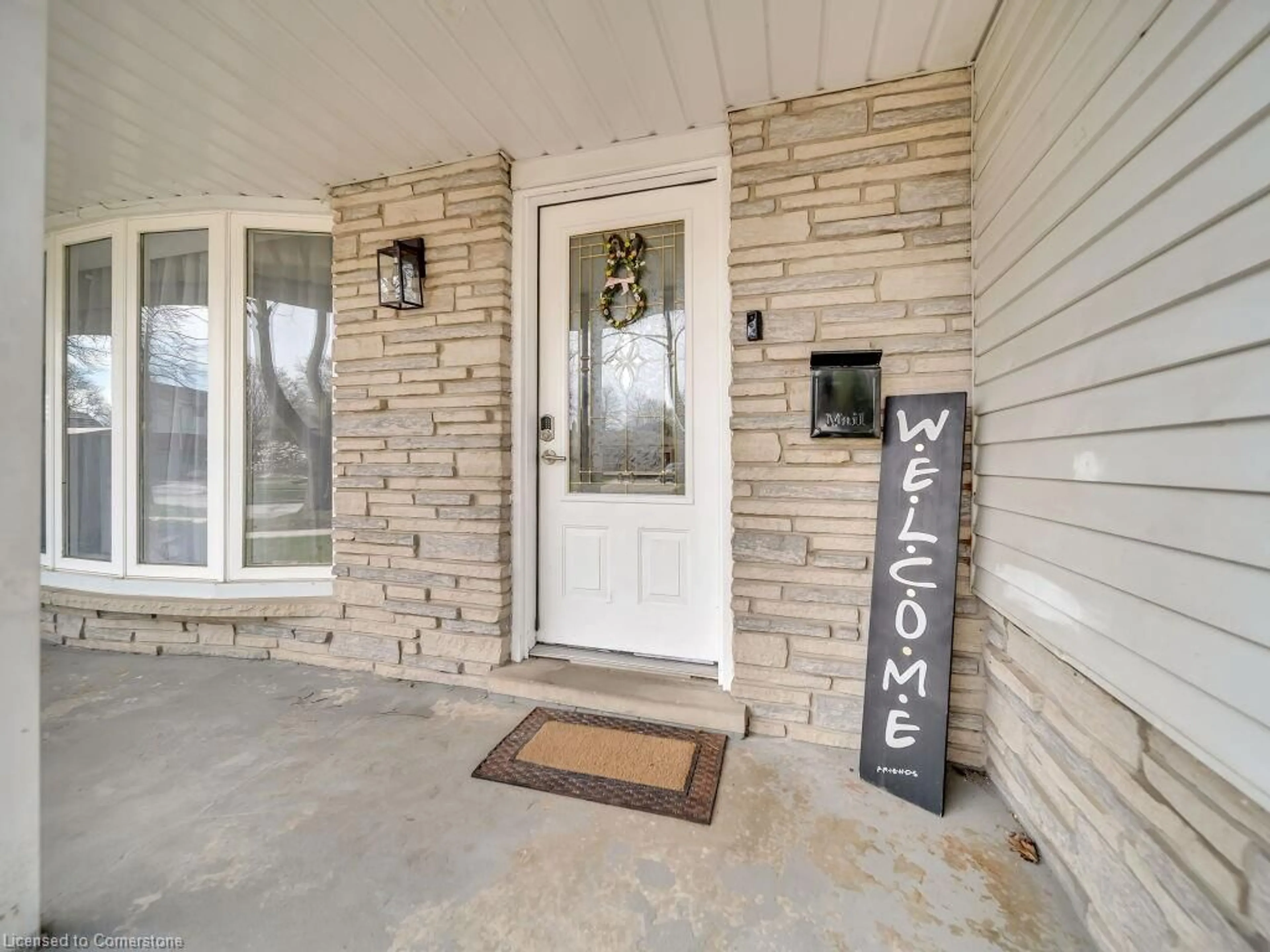 Indoor entryway for 75 Bettley Cres, Kitchener Ontario N2B 2N7