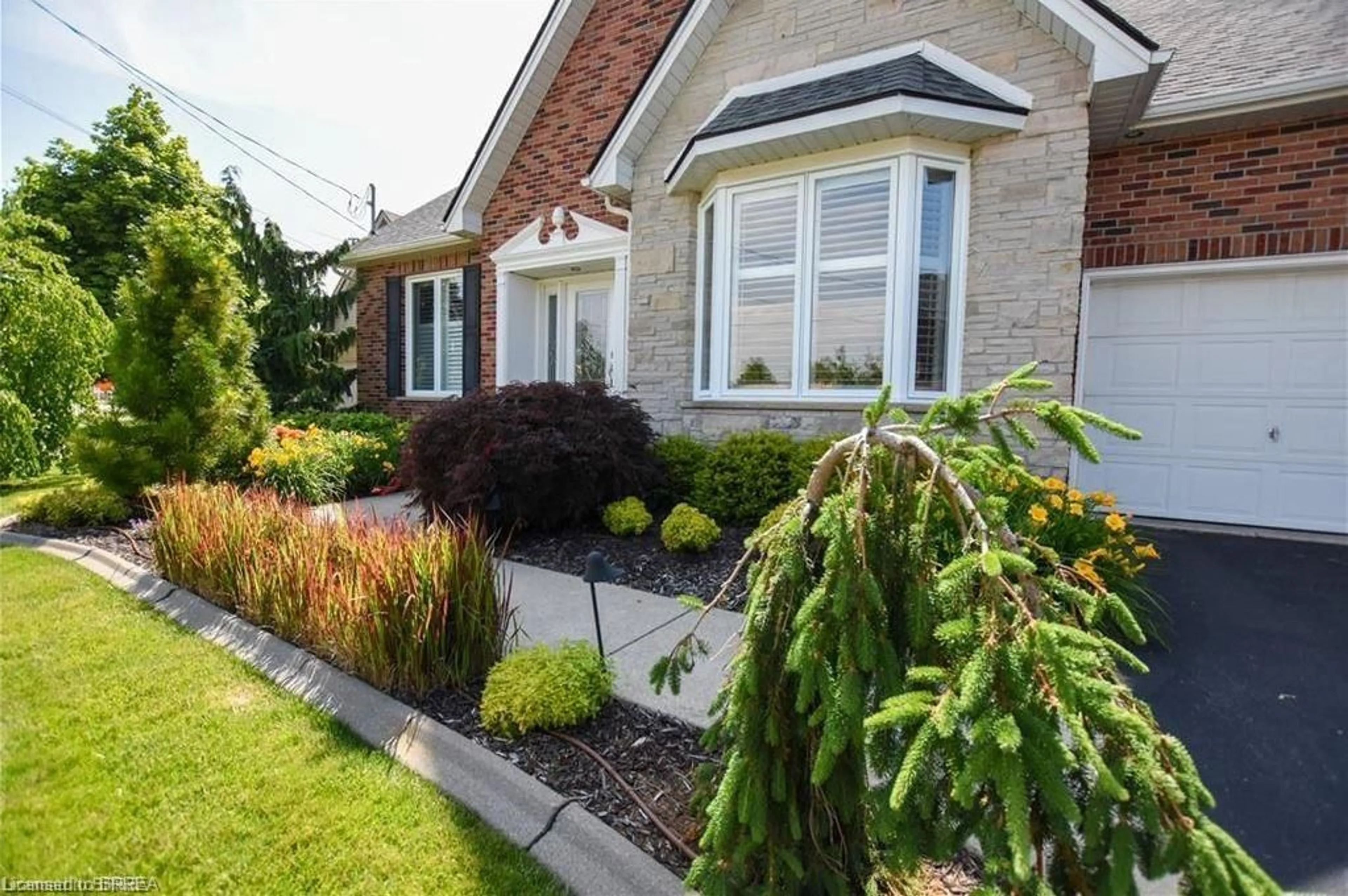 Home with brick exterior material, street for 51 Queensway Dr, Brantford Ontario N3R 7H2
