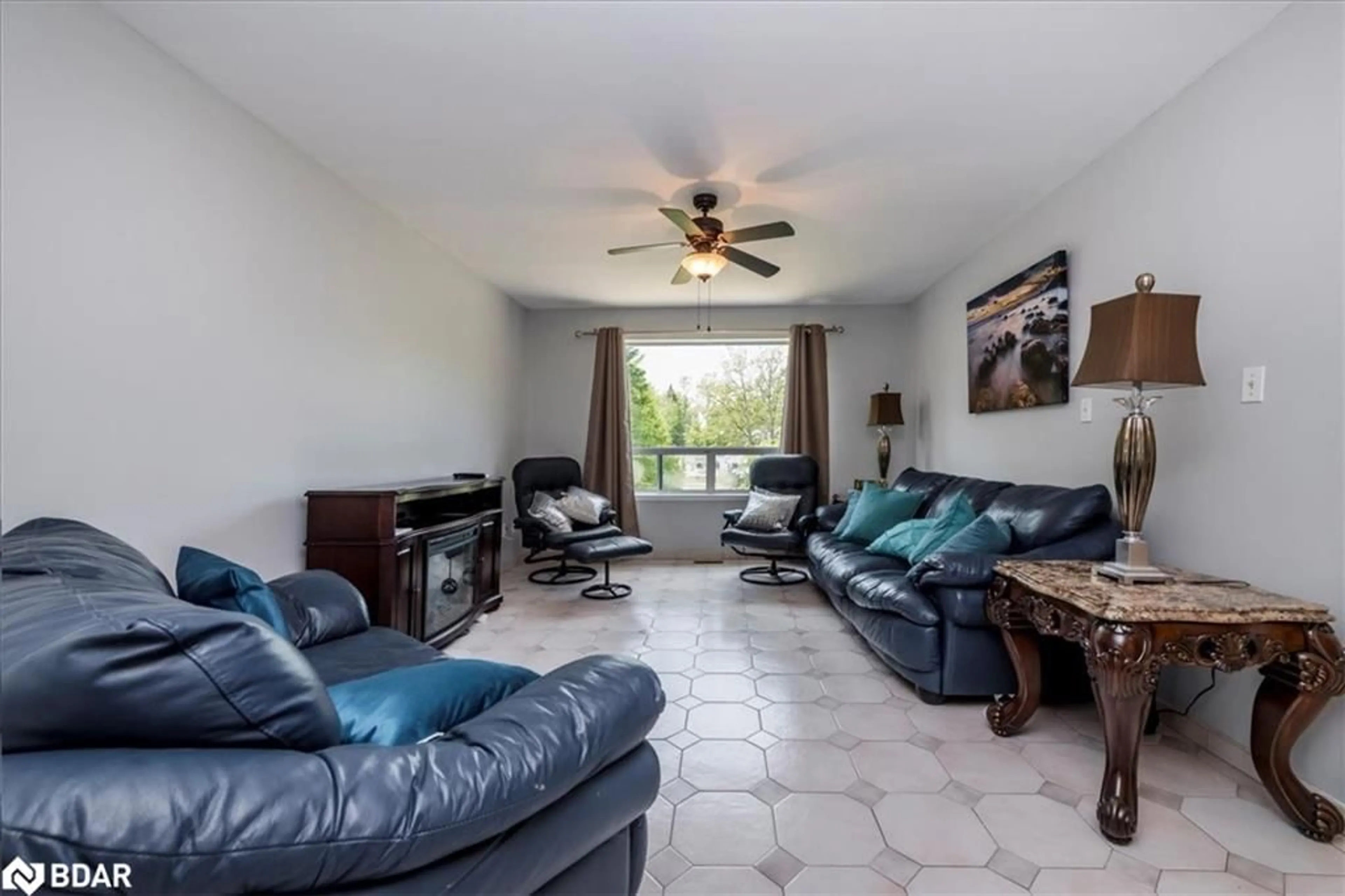 Living room with furniture, ceramic/tile floor for 3 51st St, Wasaga Beach Ontario L9Z 1X5