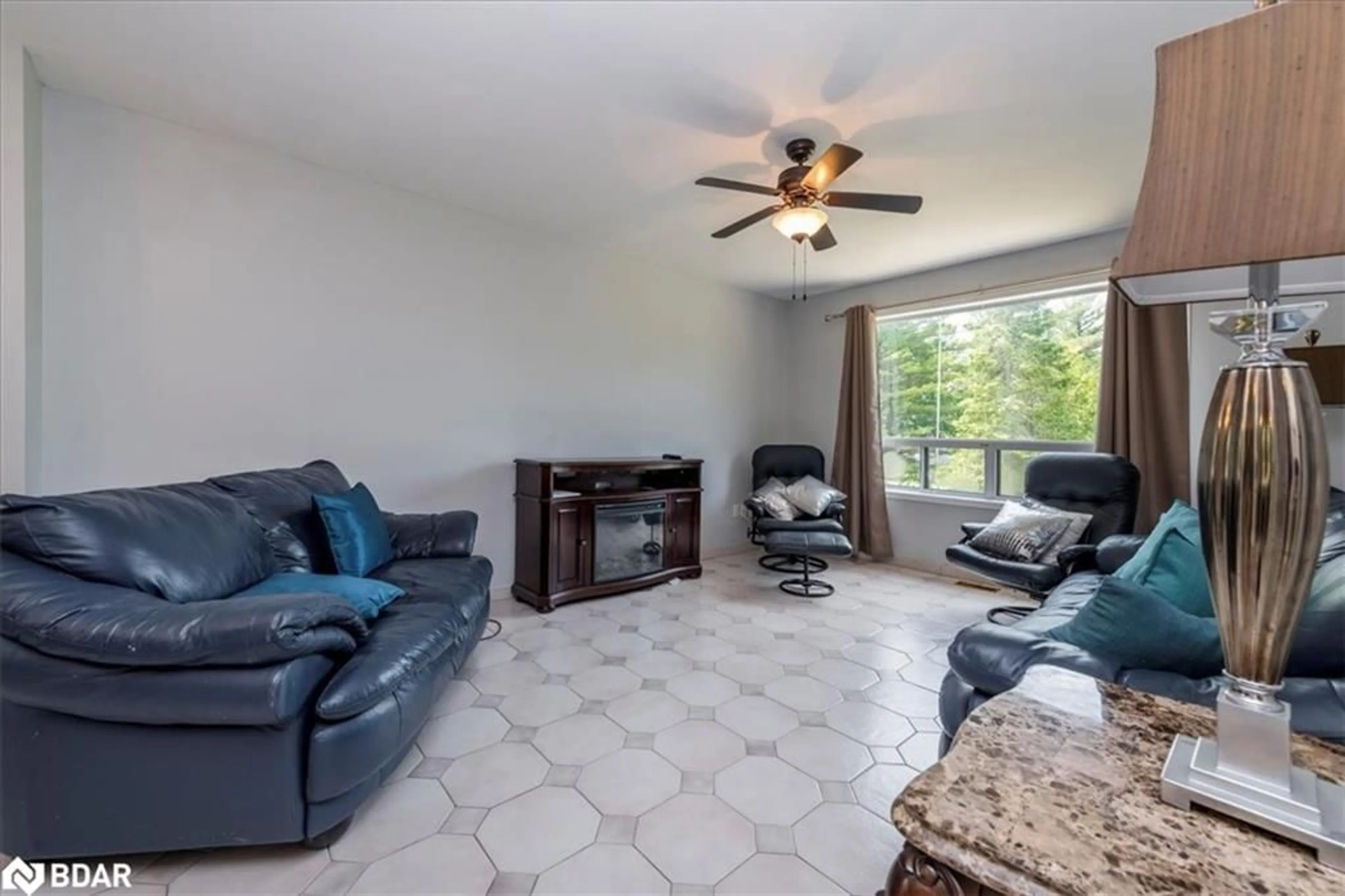 Living room with furniture, ceramic/tile floor for 3 51st St, Wasaga Beach Ontario L9Z 1X5