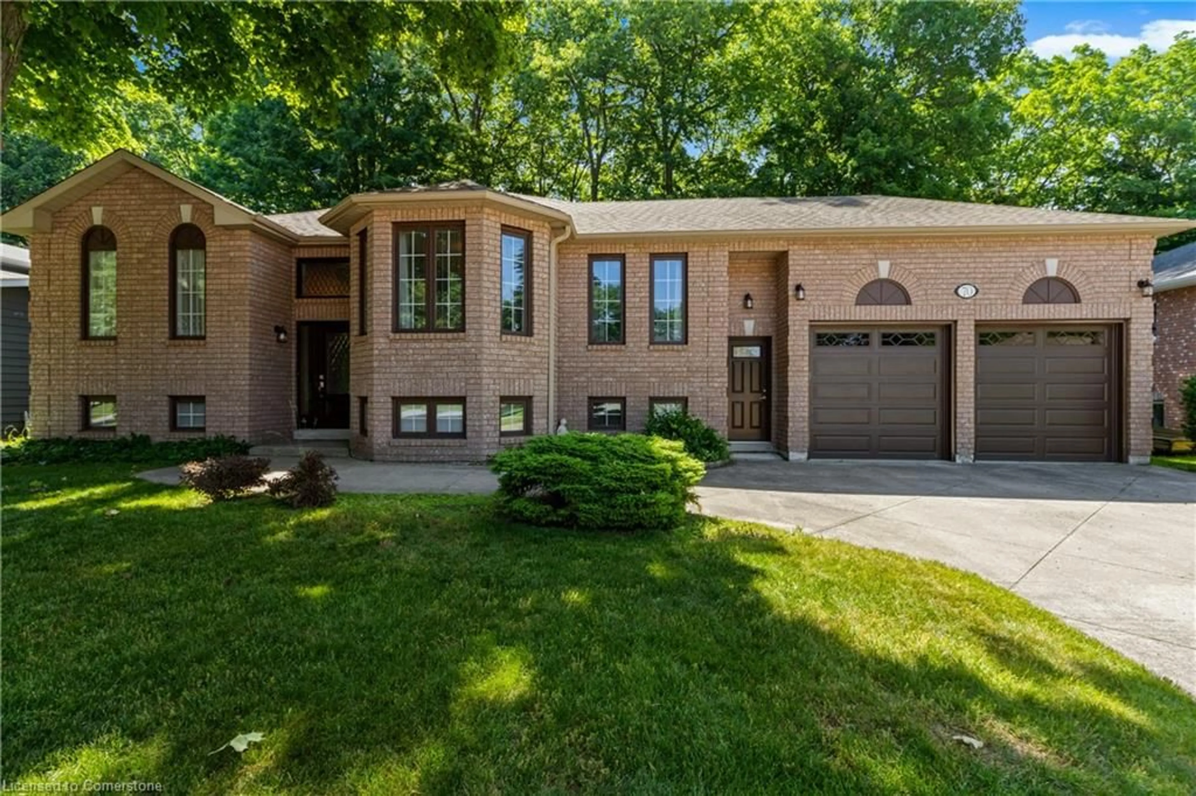 Home with brick exterior material, street for 70 Downer Cres, Wasaga Beach Ontario L9Z 1C3