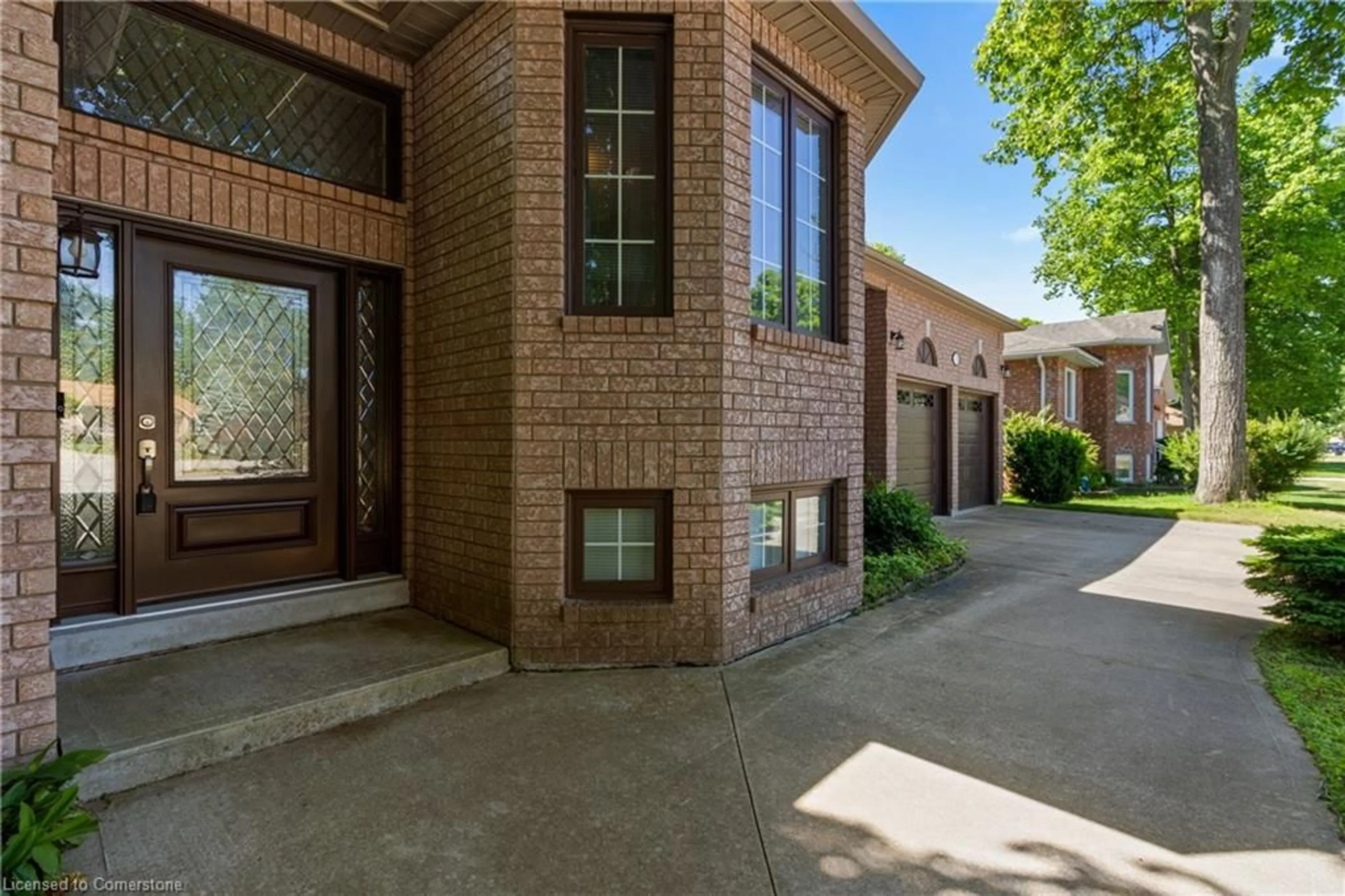 Home with brick exterior material, street for 70 Downer Cres, Wasaga Beach Ontario L9Z 1C3