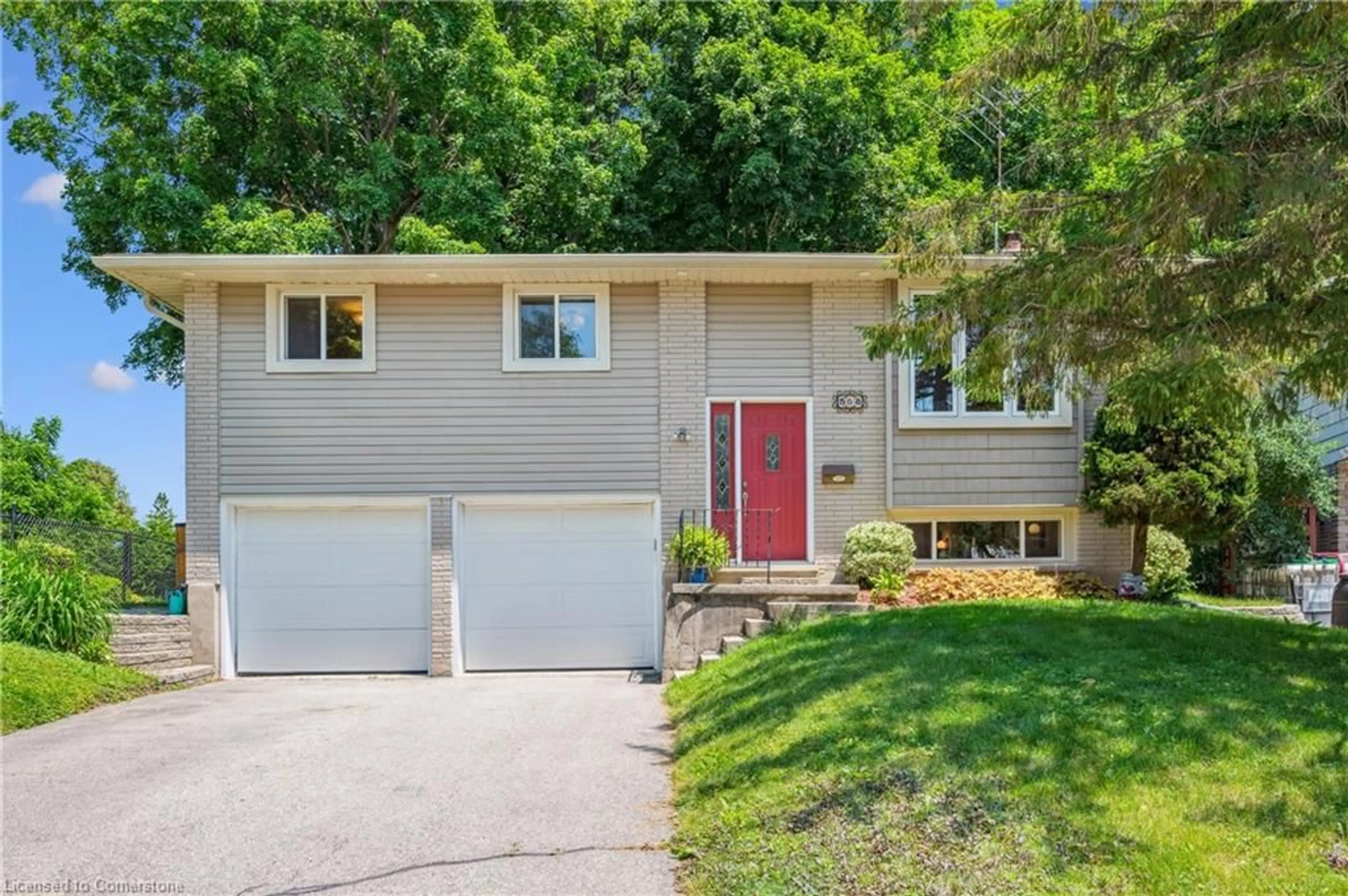 Home with vinyl exterior material, street for 558 Elm Ridge Pl, Waterloo Ontario N2L 4P7