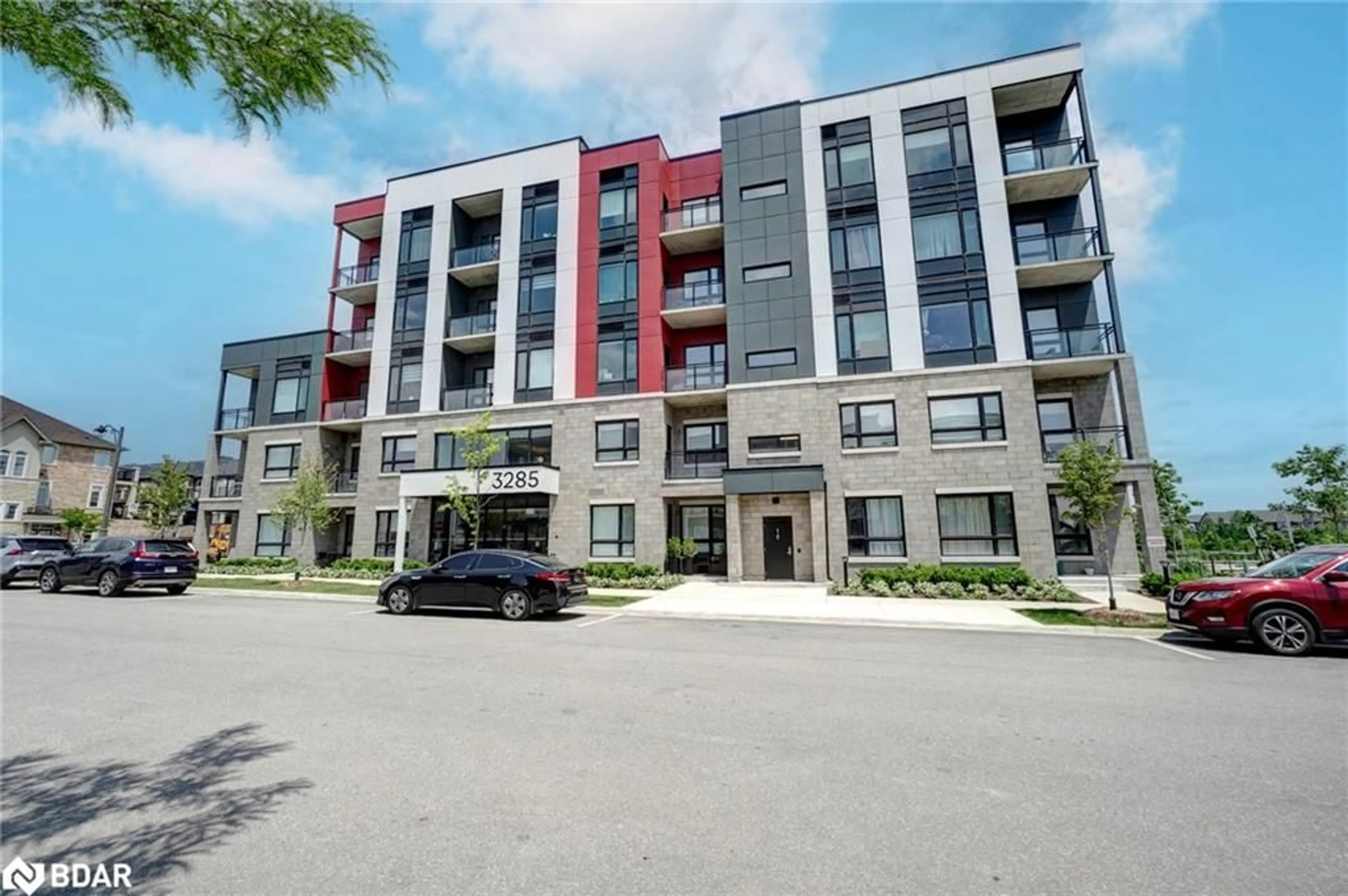 Patio, unknown for 3285 Carding Mill Trail #302, Oakville Ontario L6M 5P8