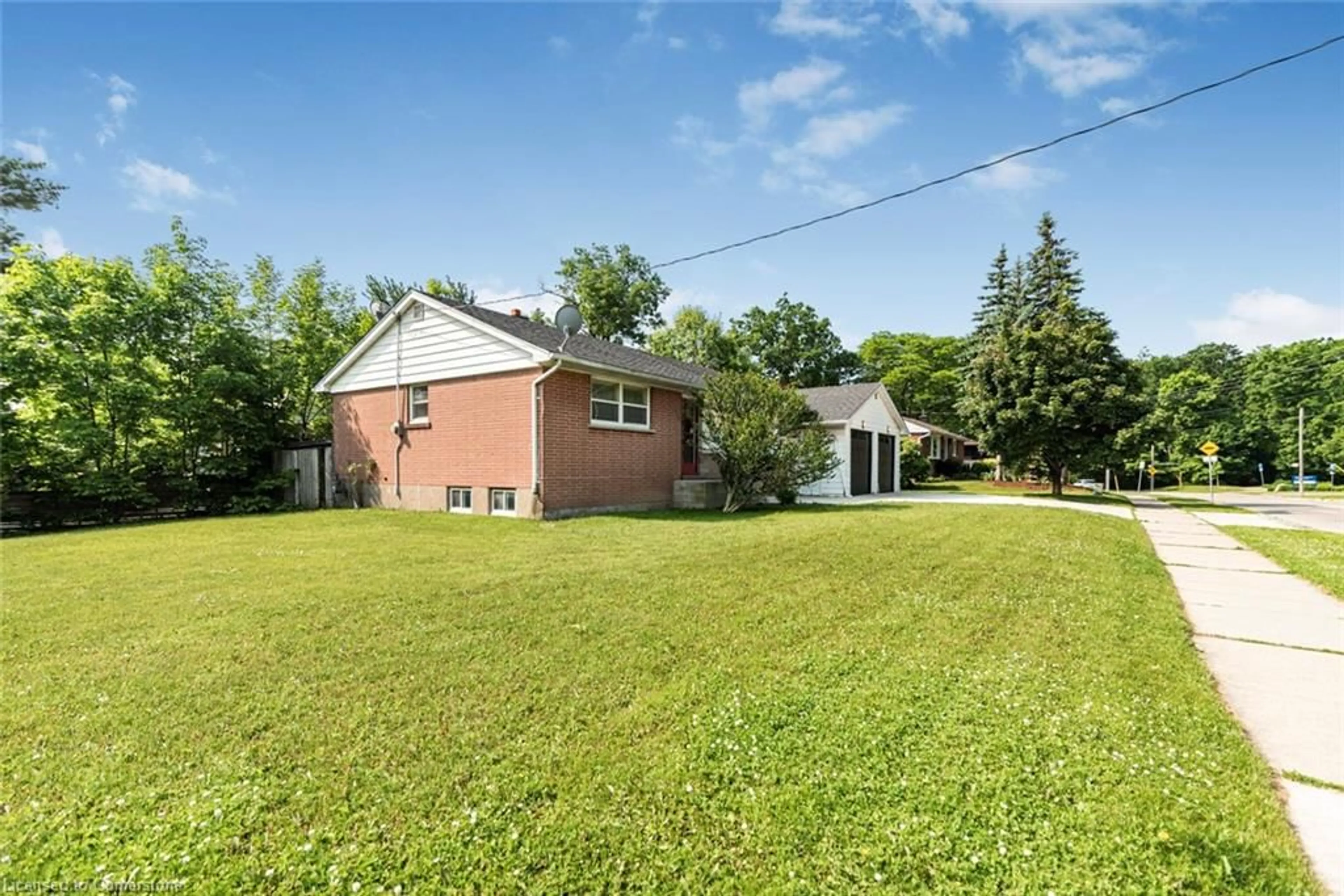 A pic from outside/outdoor area/front of a property/back of a property/a pic from drone, unknown for 2278 Mount Forest Dr, Burlington Ontario L7P 1J2