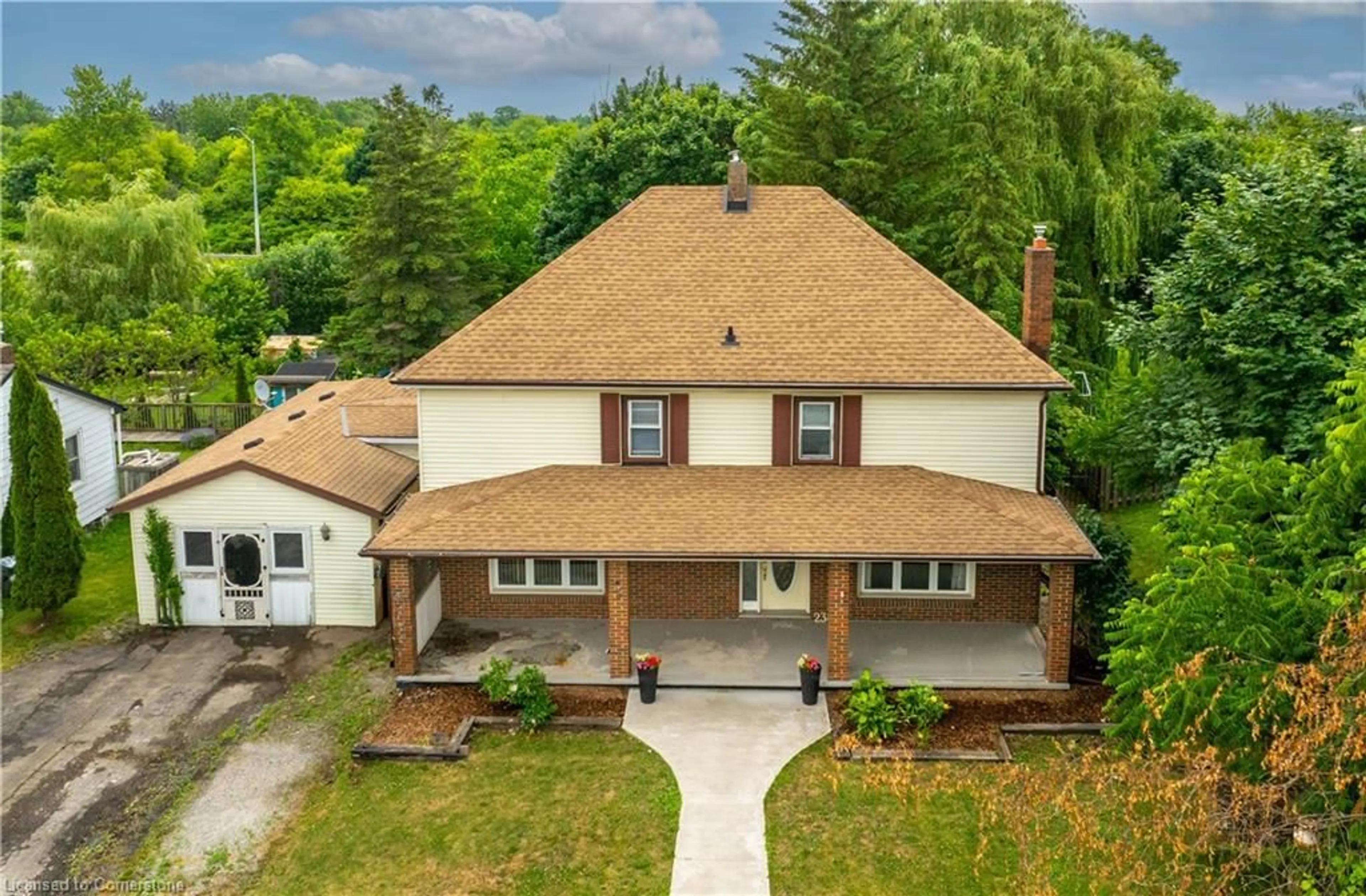 A pic from outside/outdoor area/front of a property/back of a property/a pic from drone, street for 2348 Clifton St, Thorold Ontario L0S 1A0