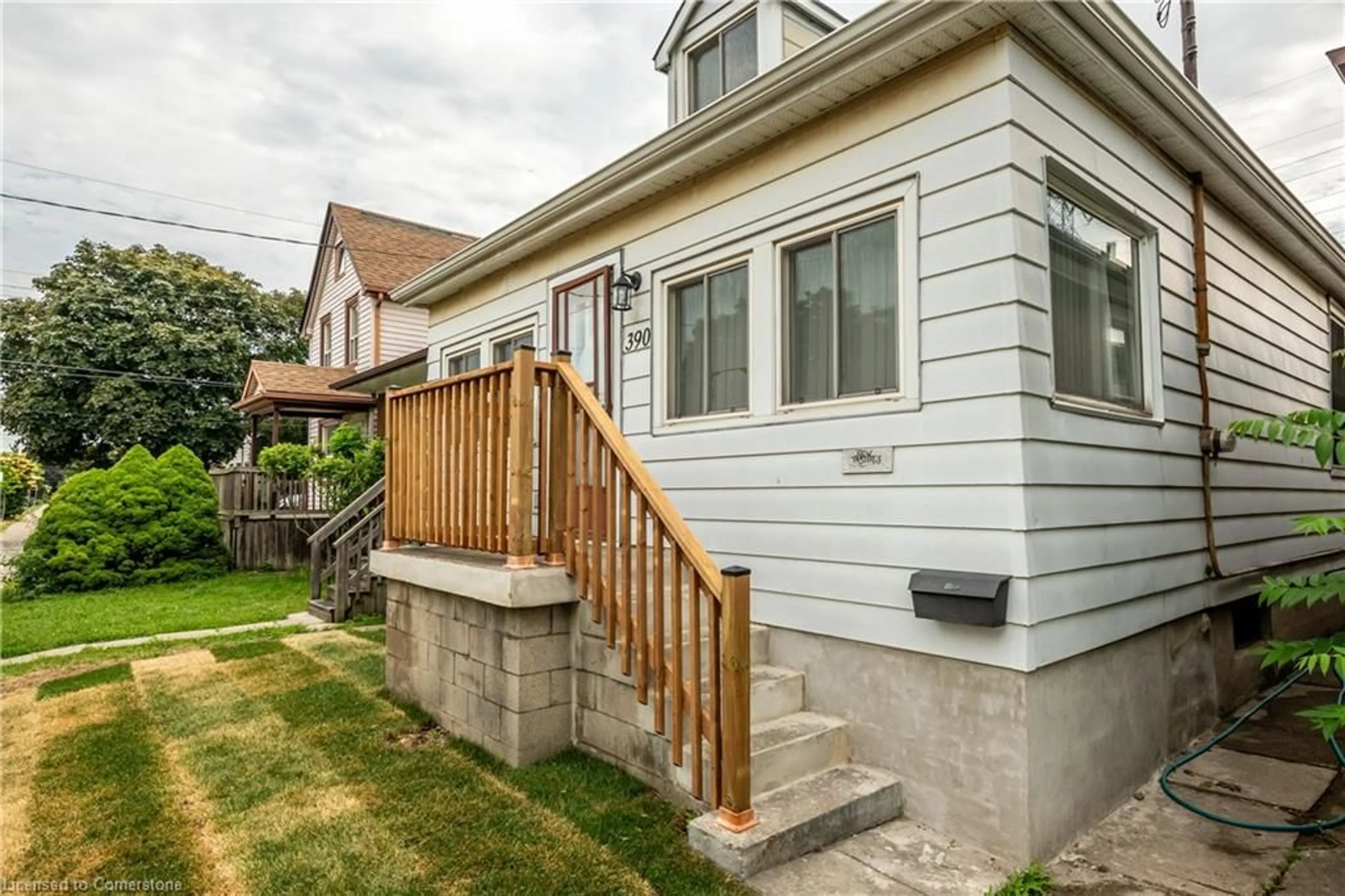 Patio, street for 390 Paling Ave, Hamilton Ontario L8H 5K2