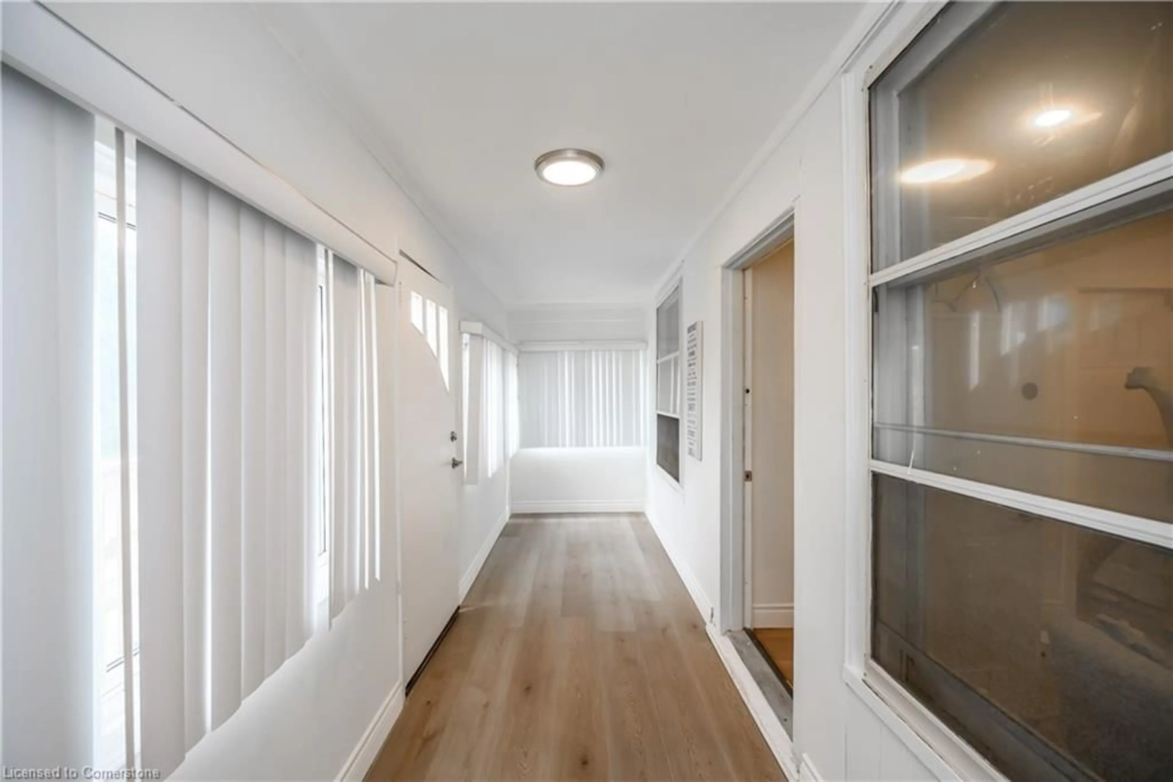 Indoor entryway for 390 Paling Ave, Hamilton Ontario L8H 5K2