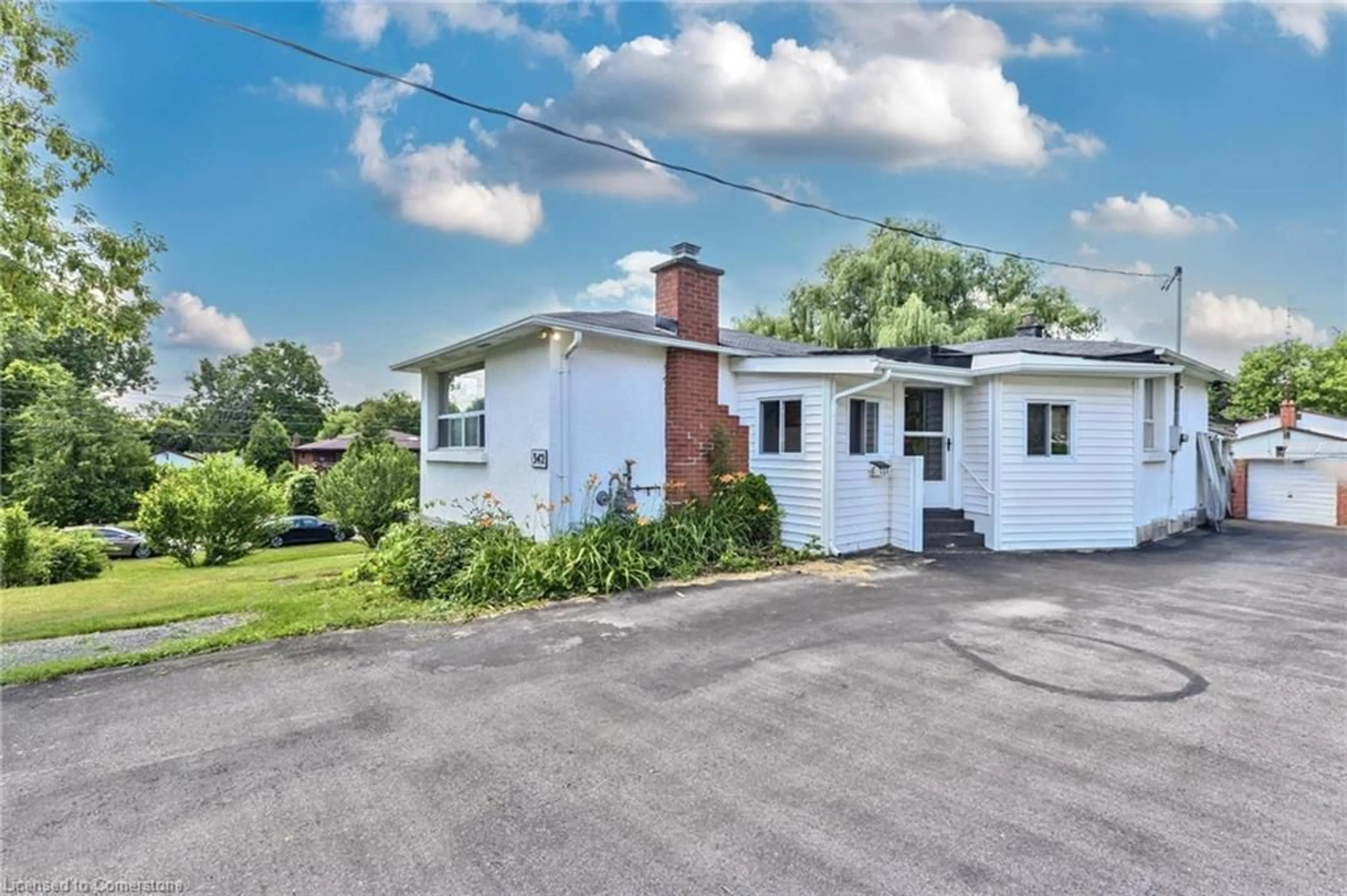A pic from outside/outdoor area/front of a property/back of a property/a pic from drone, street for 342 Old Guelph Rd, Dundas Ontario L9H 5V4