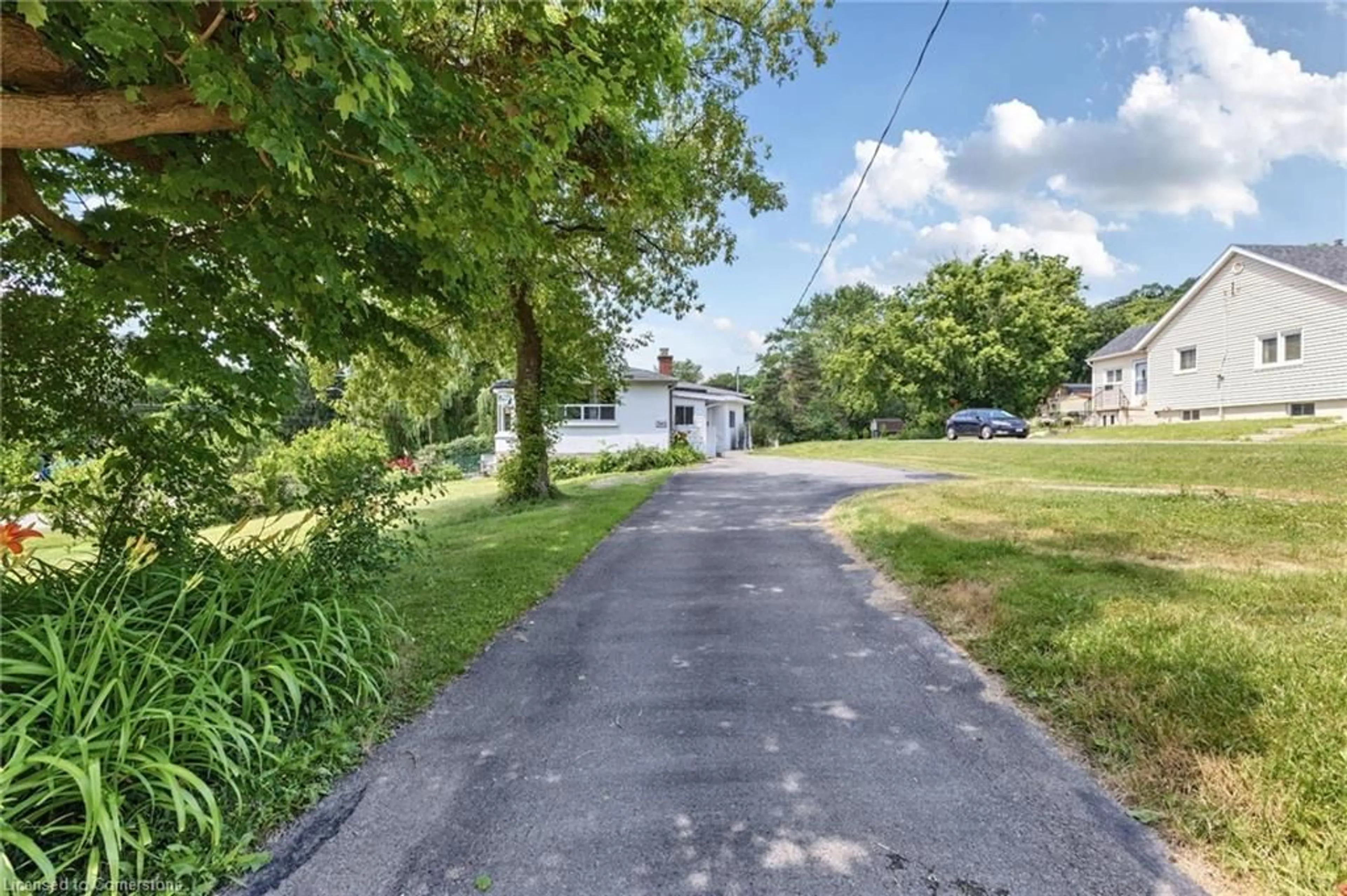 A pic from outside/outdoor area/front of a property/back of a property/a pic from drone, street for 342 Old Guelph Rd, Dundas Ontario L9H 5V4