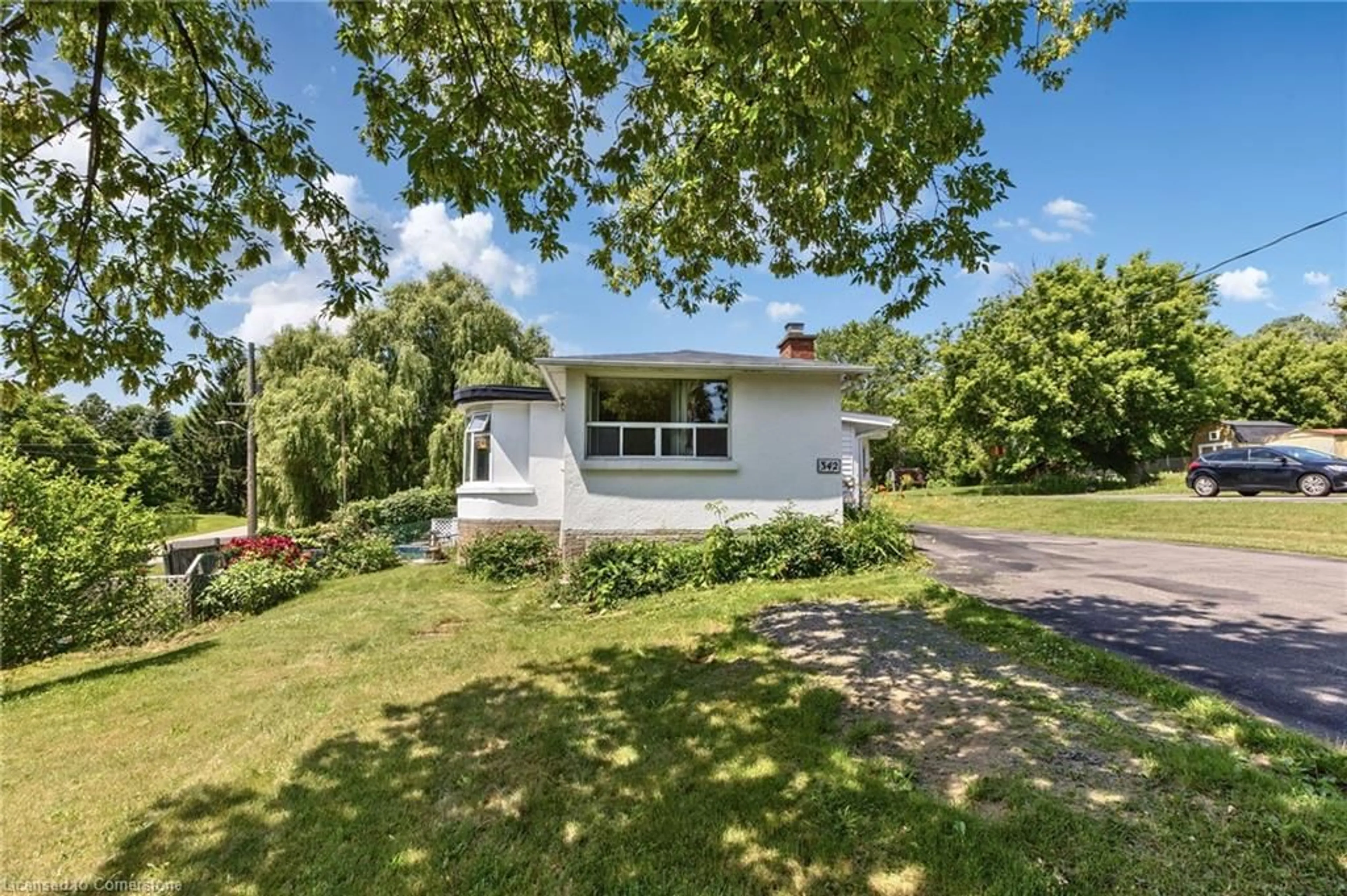A pic from outside/outdoor area/front of a property/back of a property/a pic from drone, unknown for 342 Old Guelph Rd, Dundas Ontario L9H 5V4