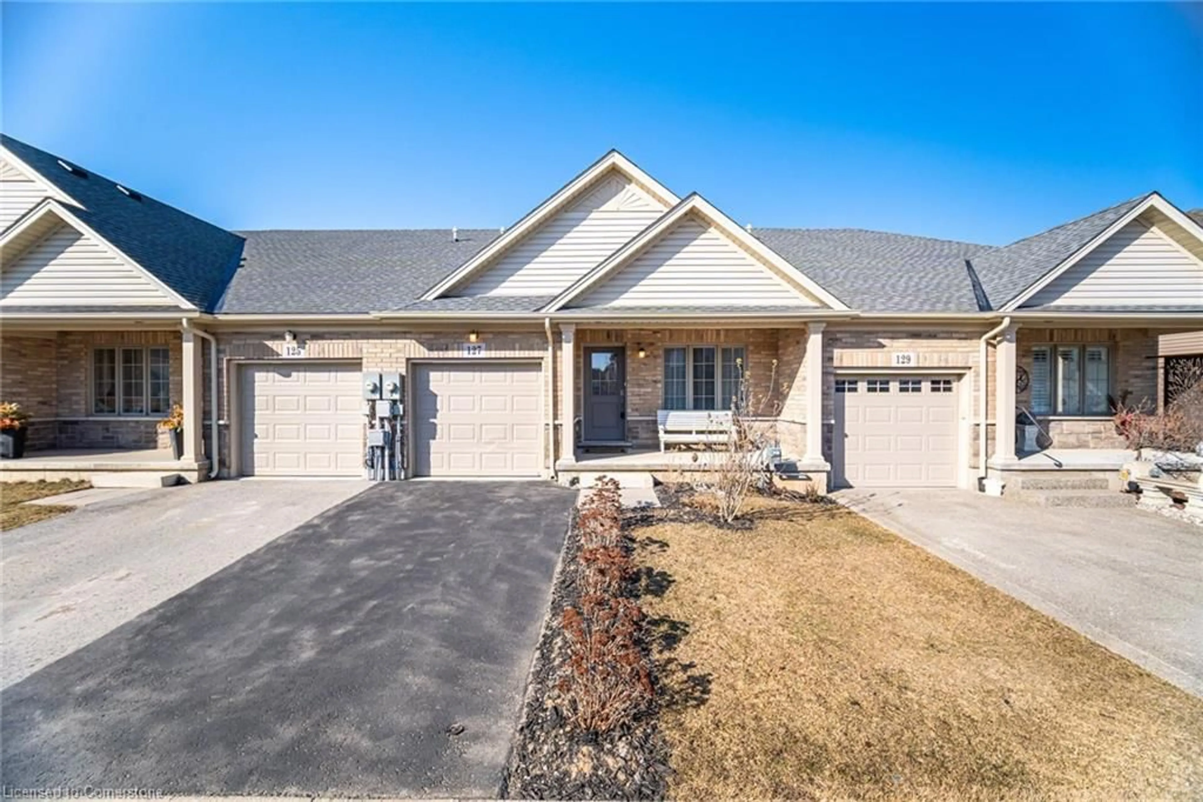 Home with brick exterior material, street for 127 Acacia Rd, Fonthill Ontario L0S 1E6
