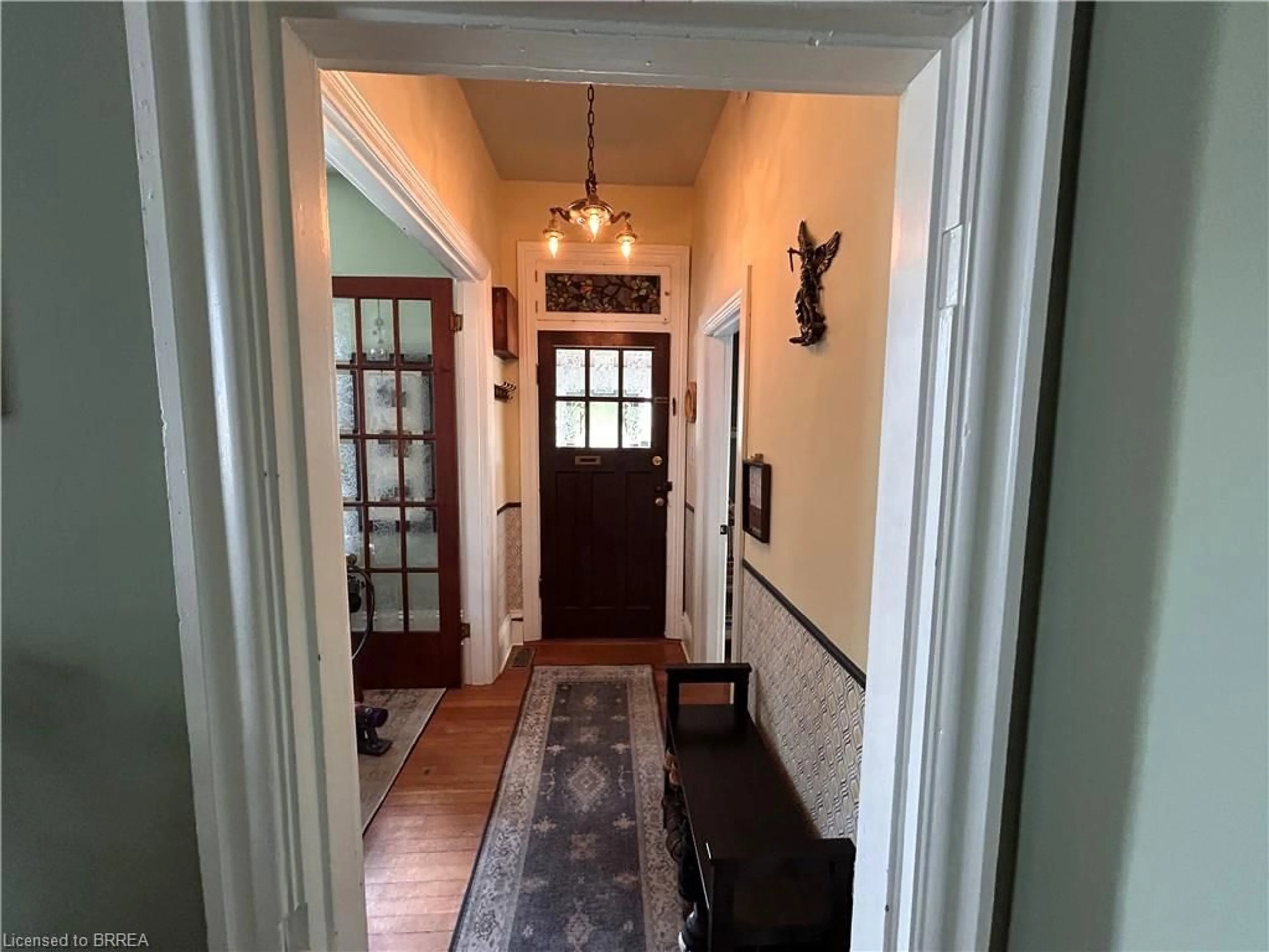 Indoor entryway for 551 Grace St, Woodstock Ontario N4S 4N7
