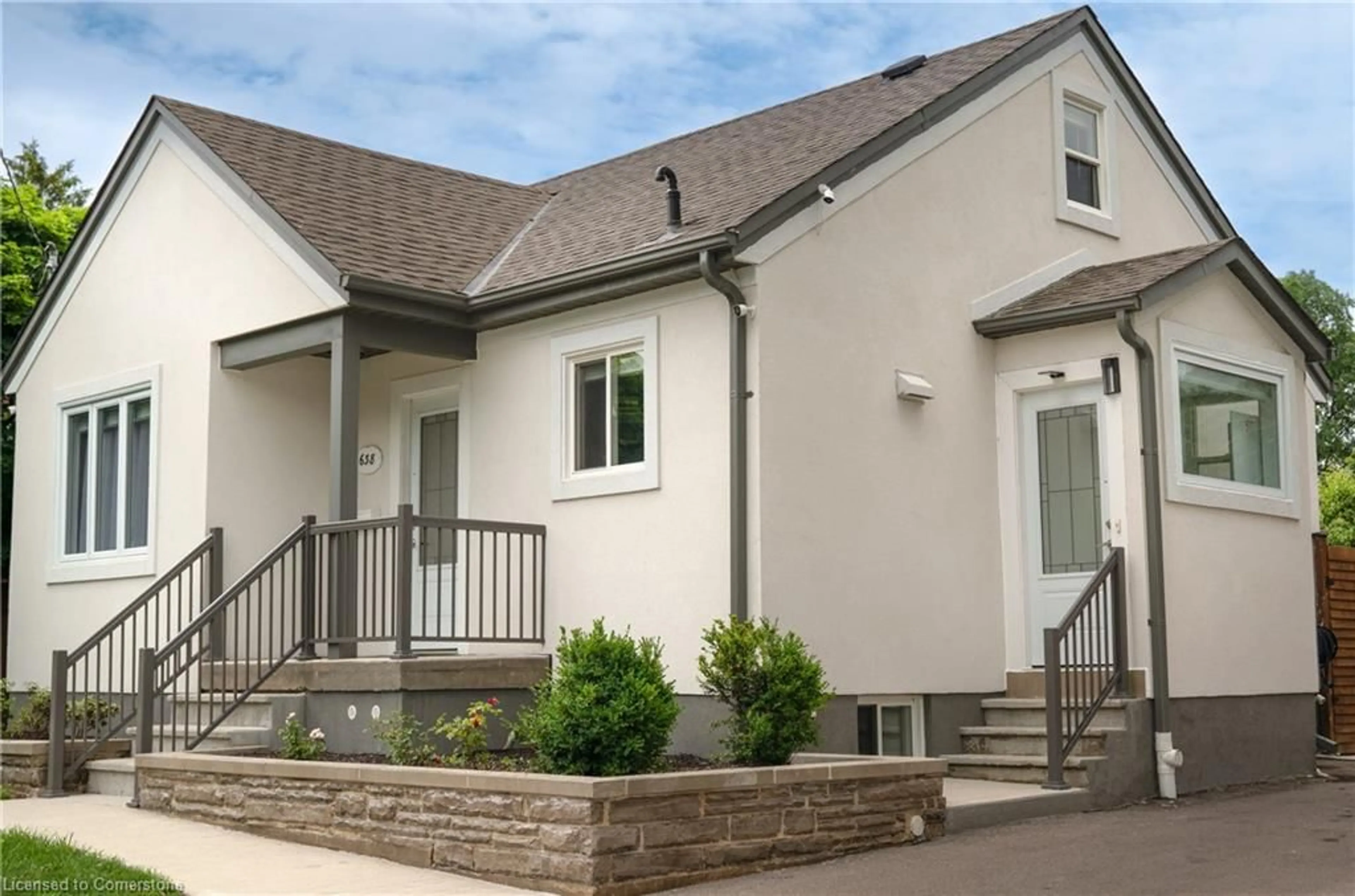 Home with vinyl exterior material, street for 638 Franklin Blvd, Cambridge Ontario N1R 5Y6