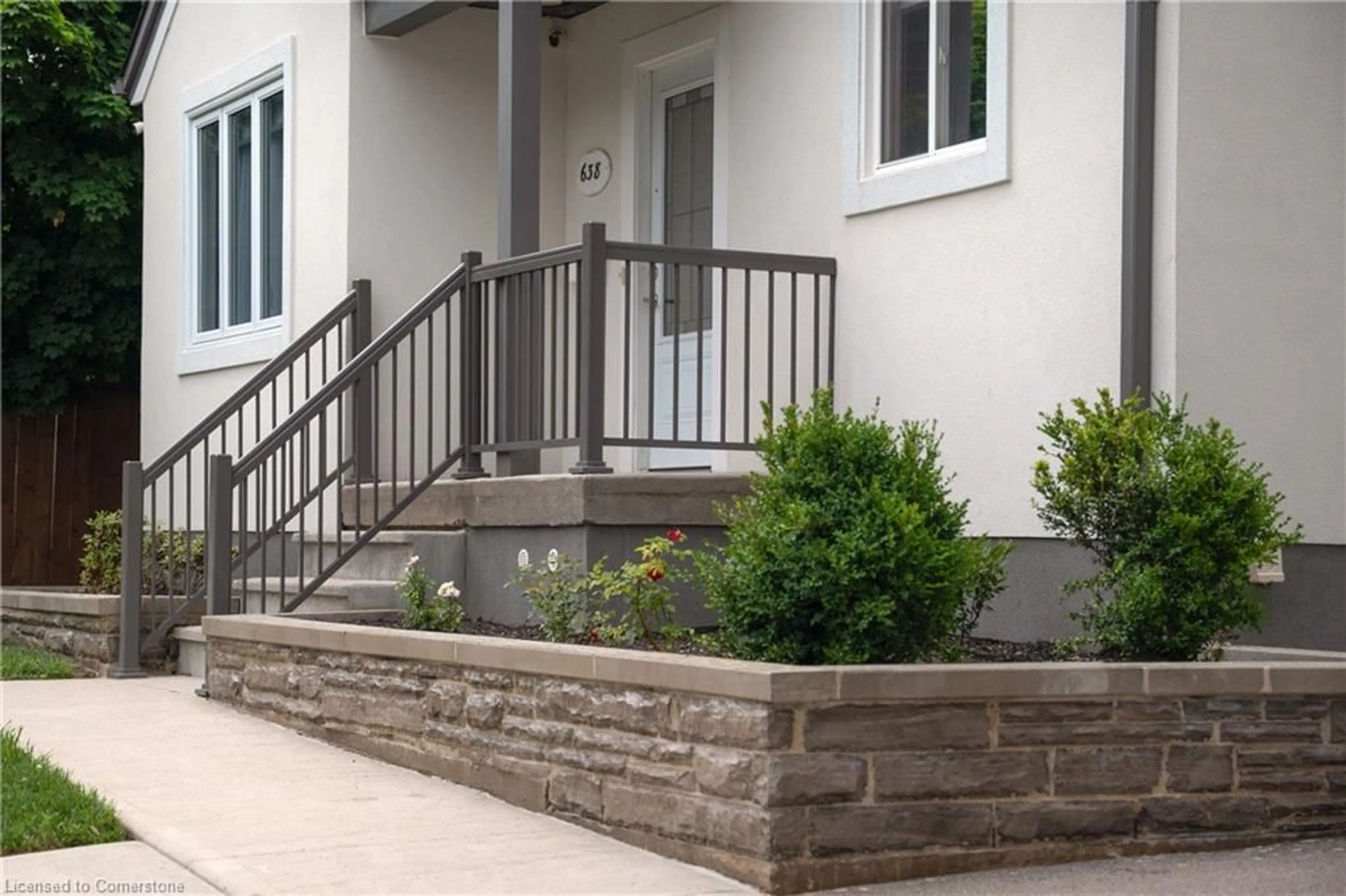 Patio, street for 638 Franklin Blvd, Cambridge Ontario N1R 5Y6