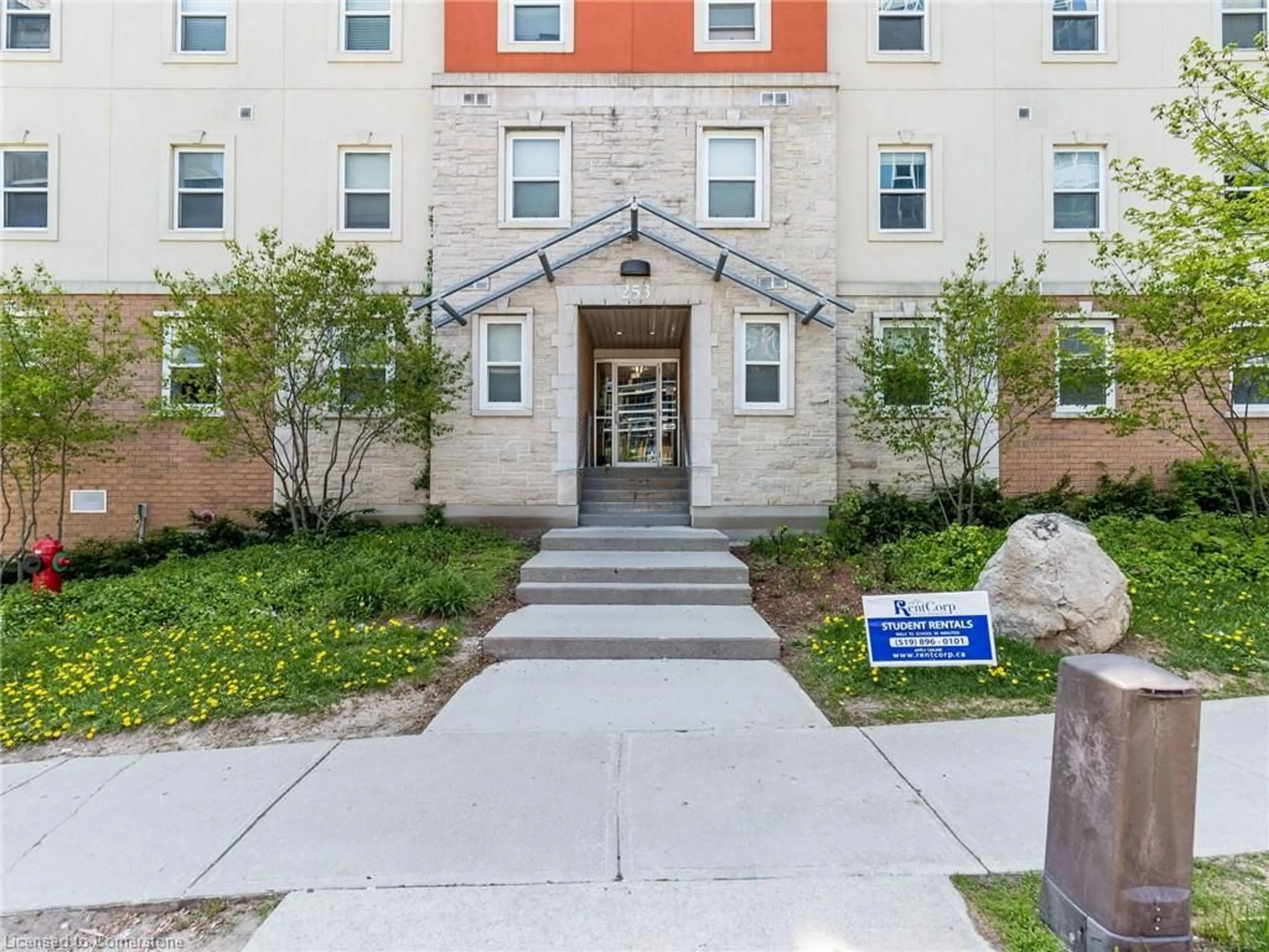 Indoor foyer for 253 Lester St #101, Waterloo Ontario N2L 3W6