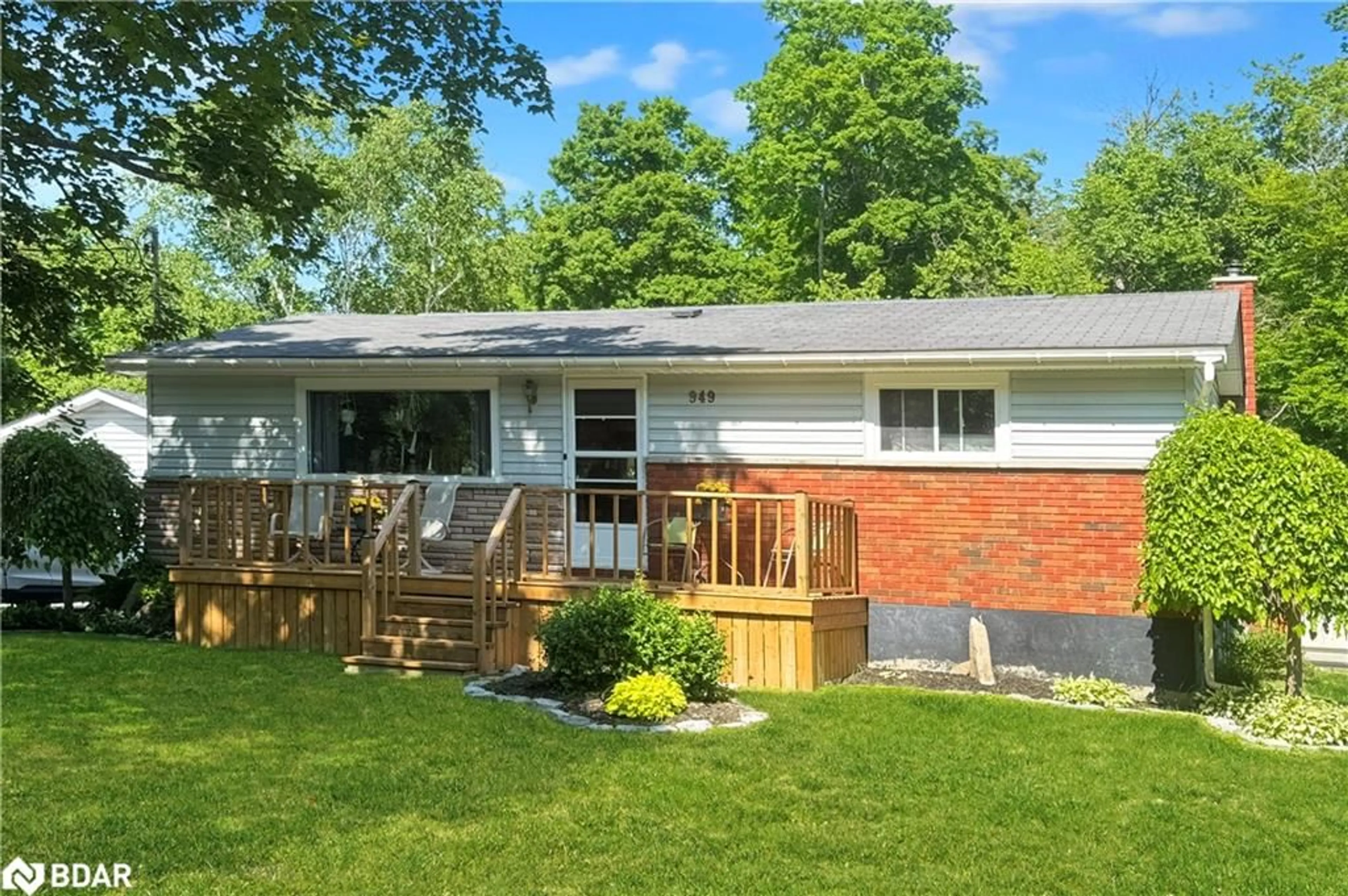 Home with vinyl exterior material, street for 949 Hutchison Dr, Fraserville Ontario K0L 1V0