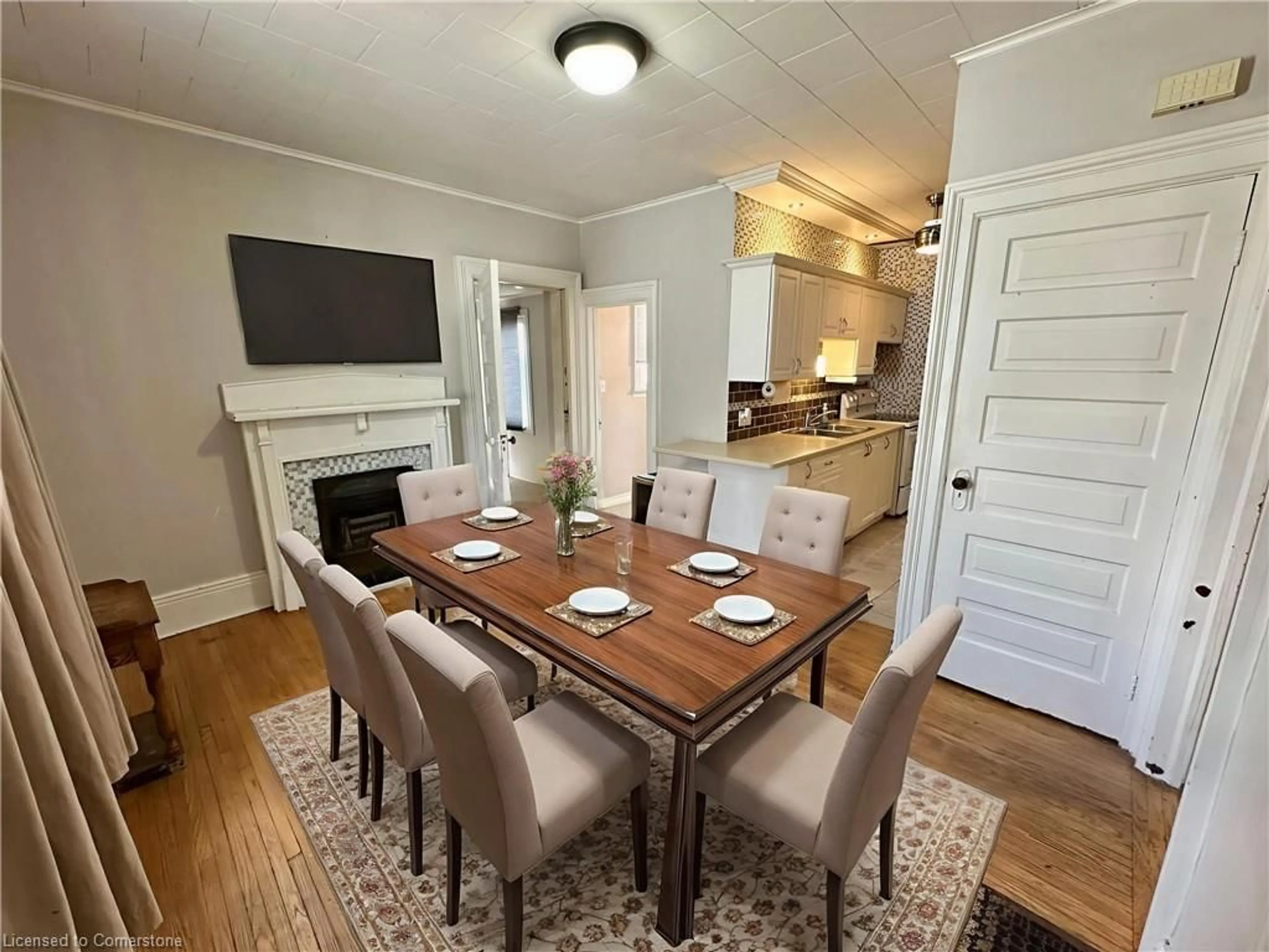 Dining room, wood/laminate floor for 19 Brighton Ave, Brantford Ontario N3S 1V6