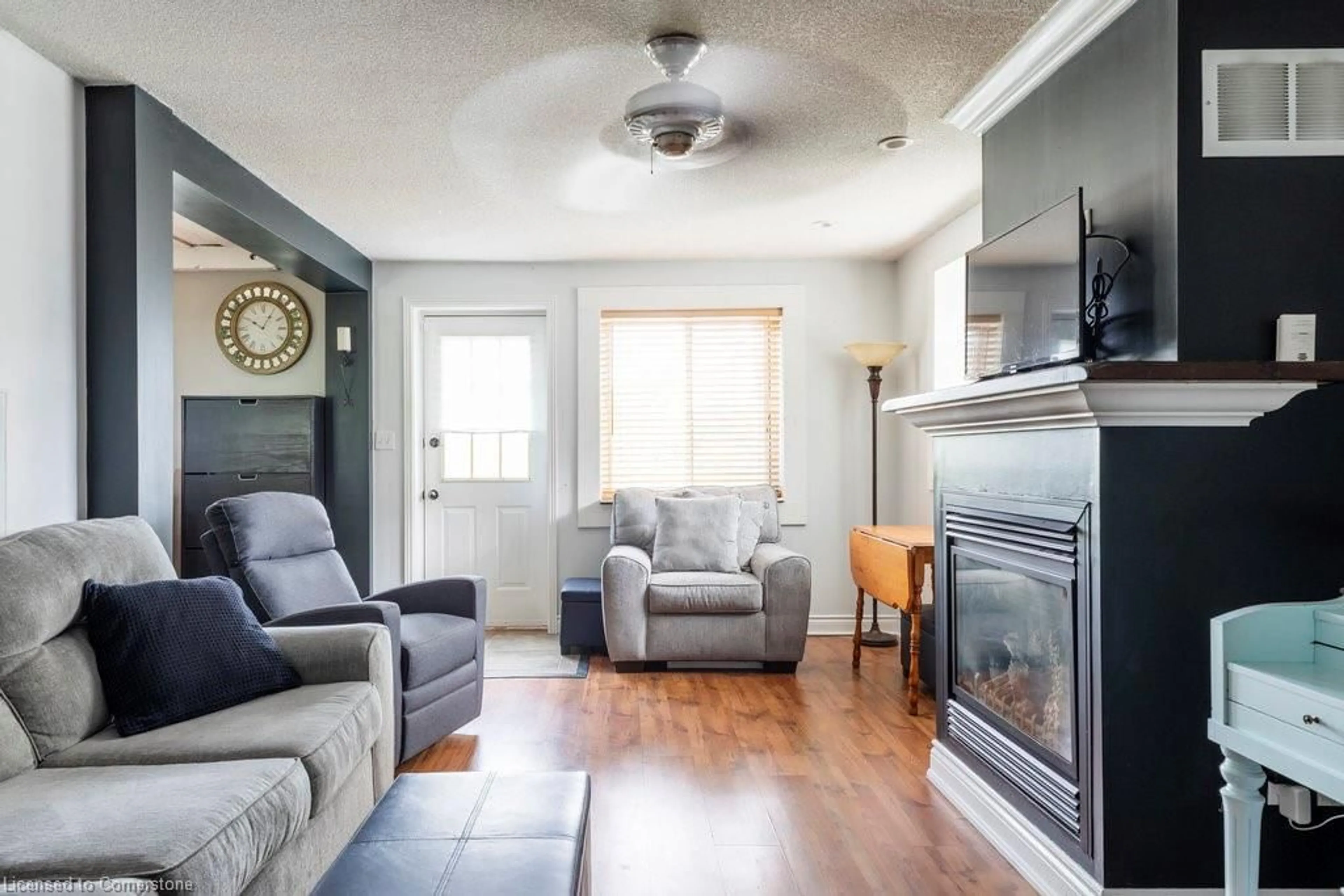 Living room with furniture, unknown for 169 Forfar St, Caledonia Ontario N3W 1J2
