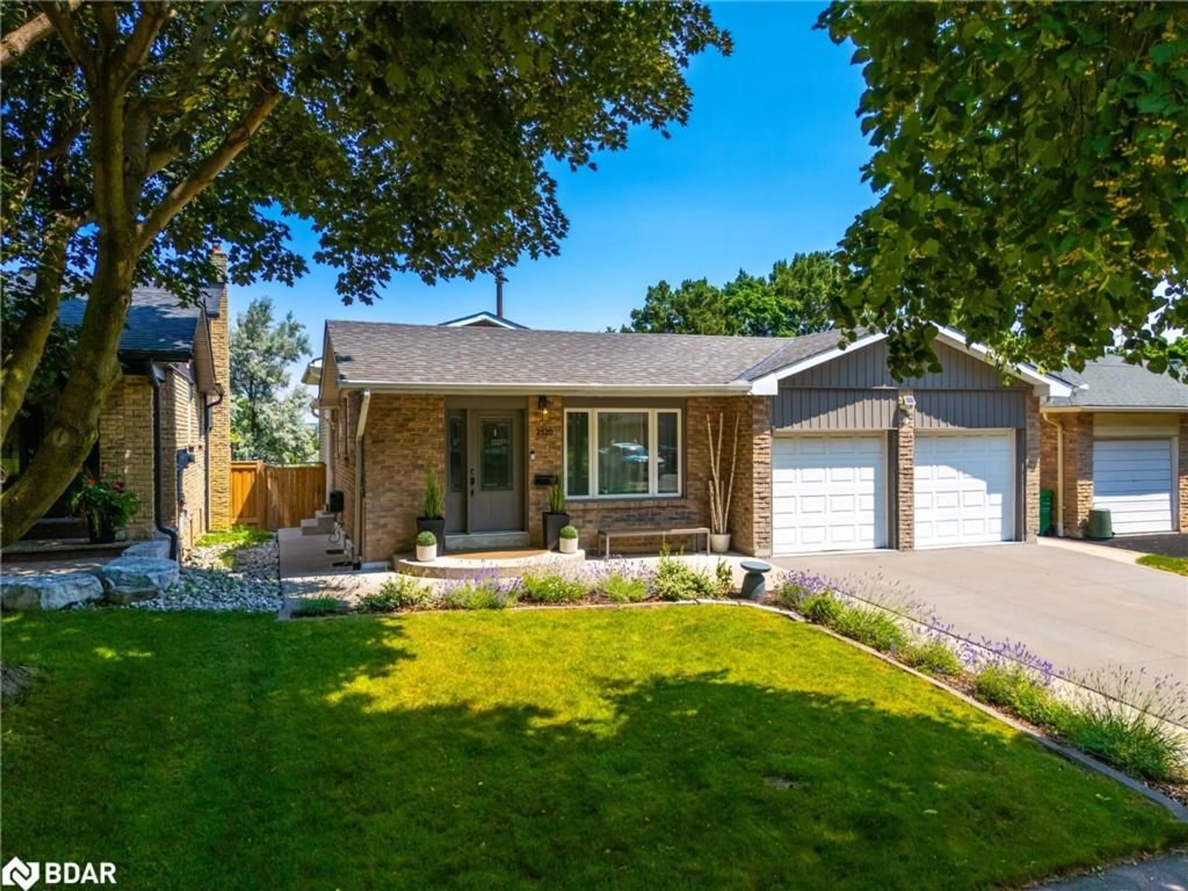 Home with brick exterior material, street for 2520 Brasilia Cir, Mississauga Ontario L5N 2G1