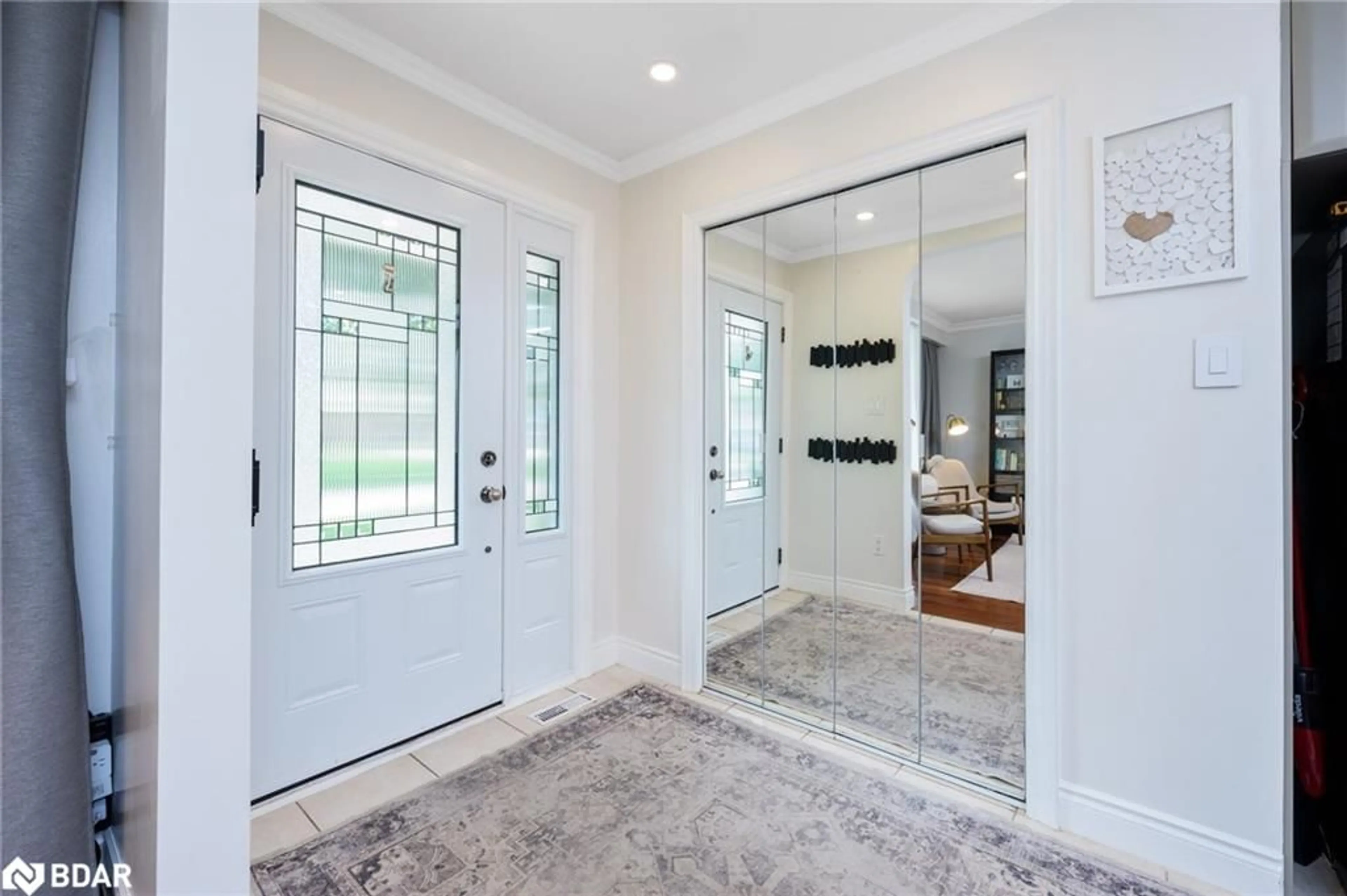 Indoor entryway for 2520 Brasilia Cir, Mississauga Ontario L5N 2G1