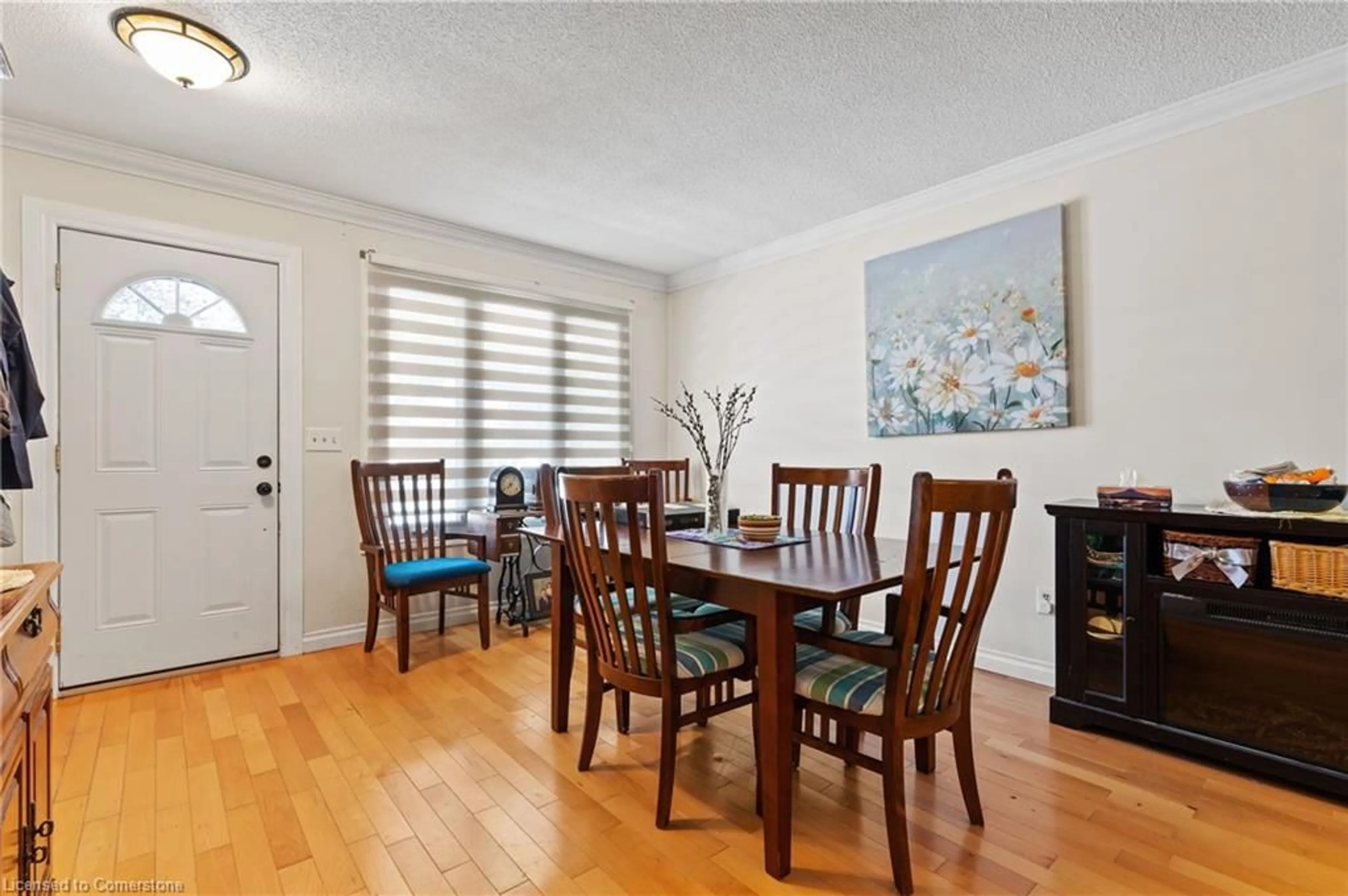 Dining room, wood/laminate floor for 16 Apollo Dr, Port Colborne Ontario L3K 6B3