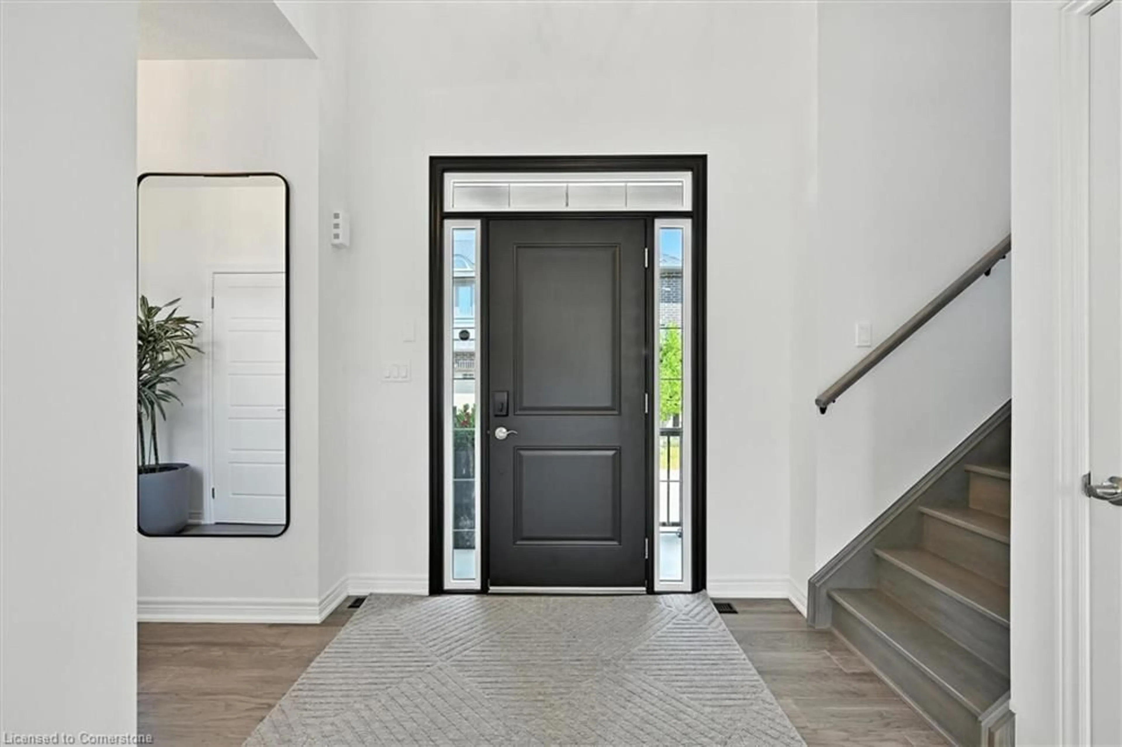 Indoor entryway for 4297 East Ave #22, Beamsville Ontario L3J 0R2